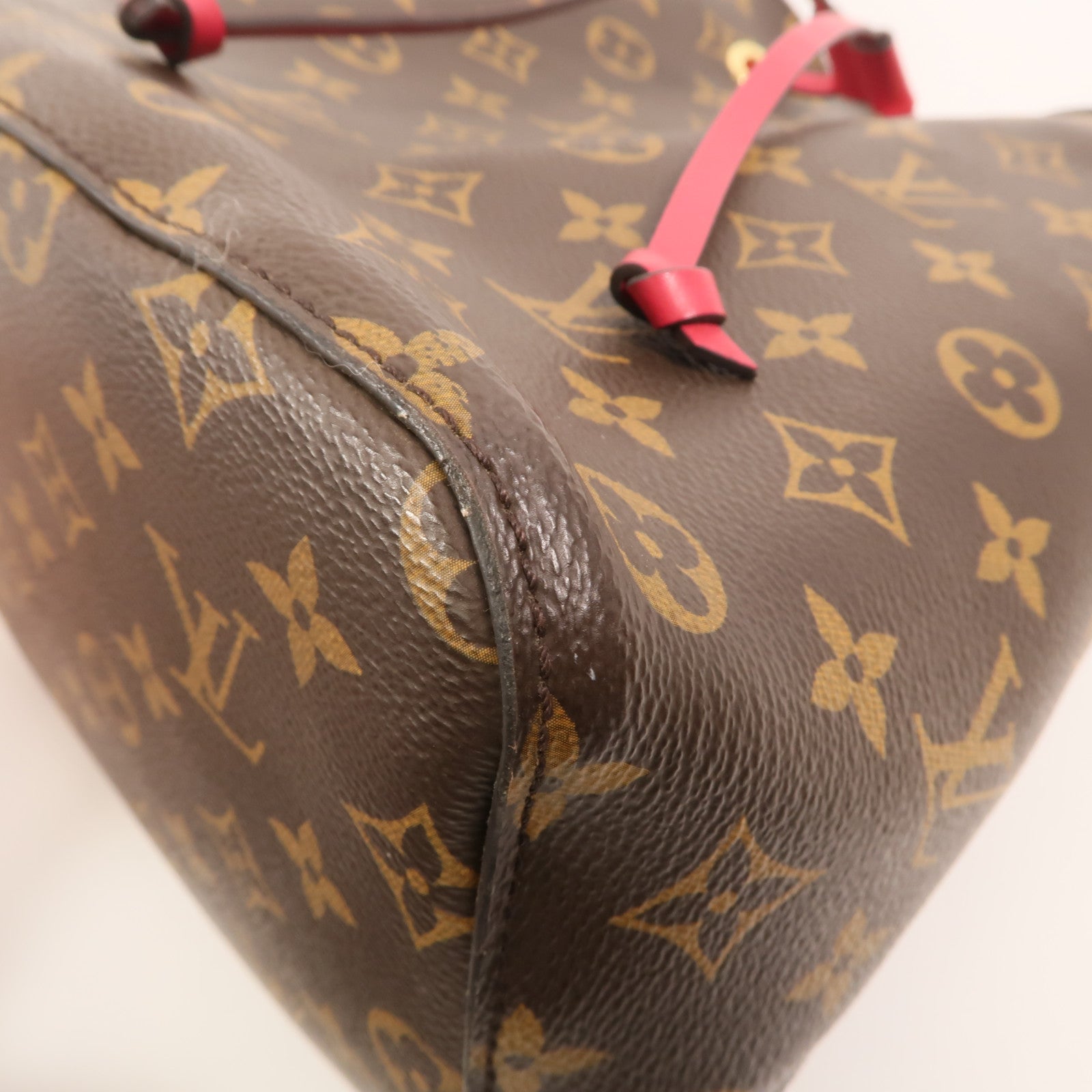 LOUIS VUITTON Monogram Neo Noe金扣肩背袋