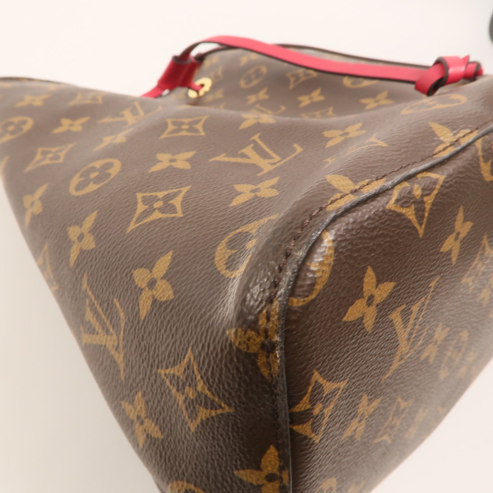 LOUIS VUITTON Monogram Neo Noe金扣肩背袋
