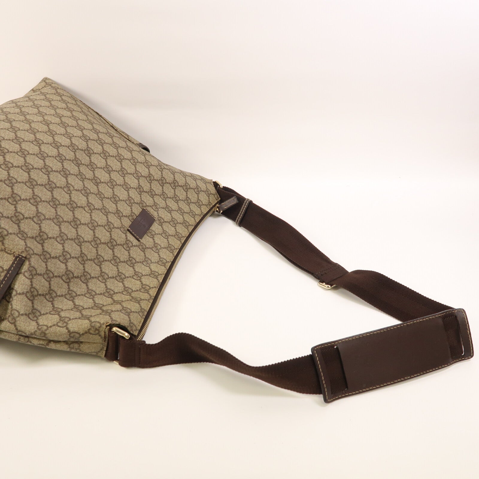 GUCCI 塗層帆布Shoulder Bag金扣肩背袋