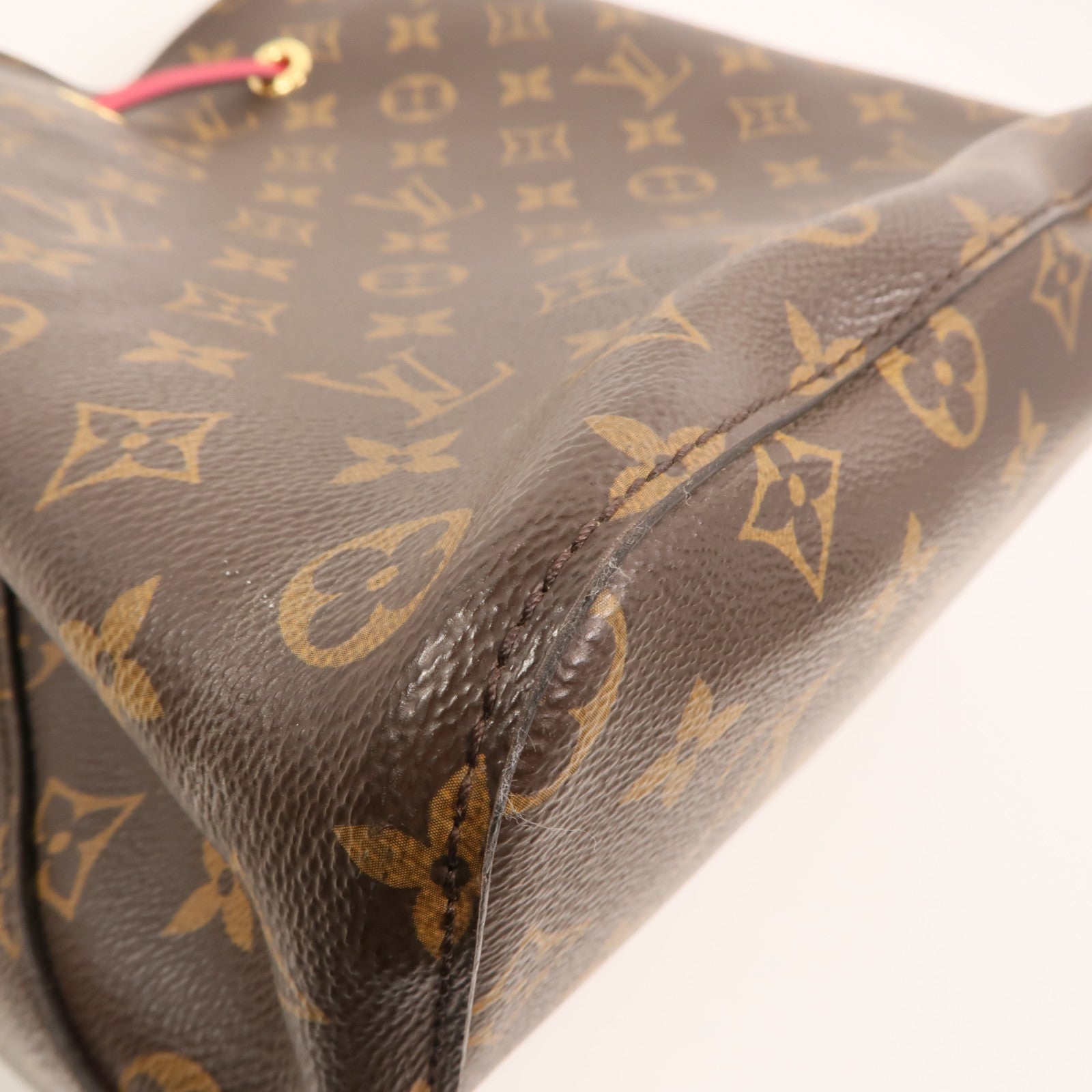 LOUIS VUITTON Monogram Neo Noe金扣肩背袋