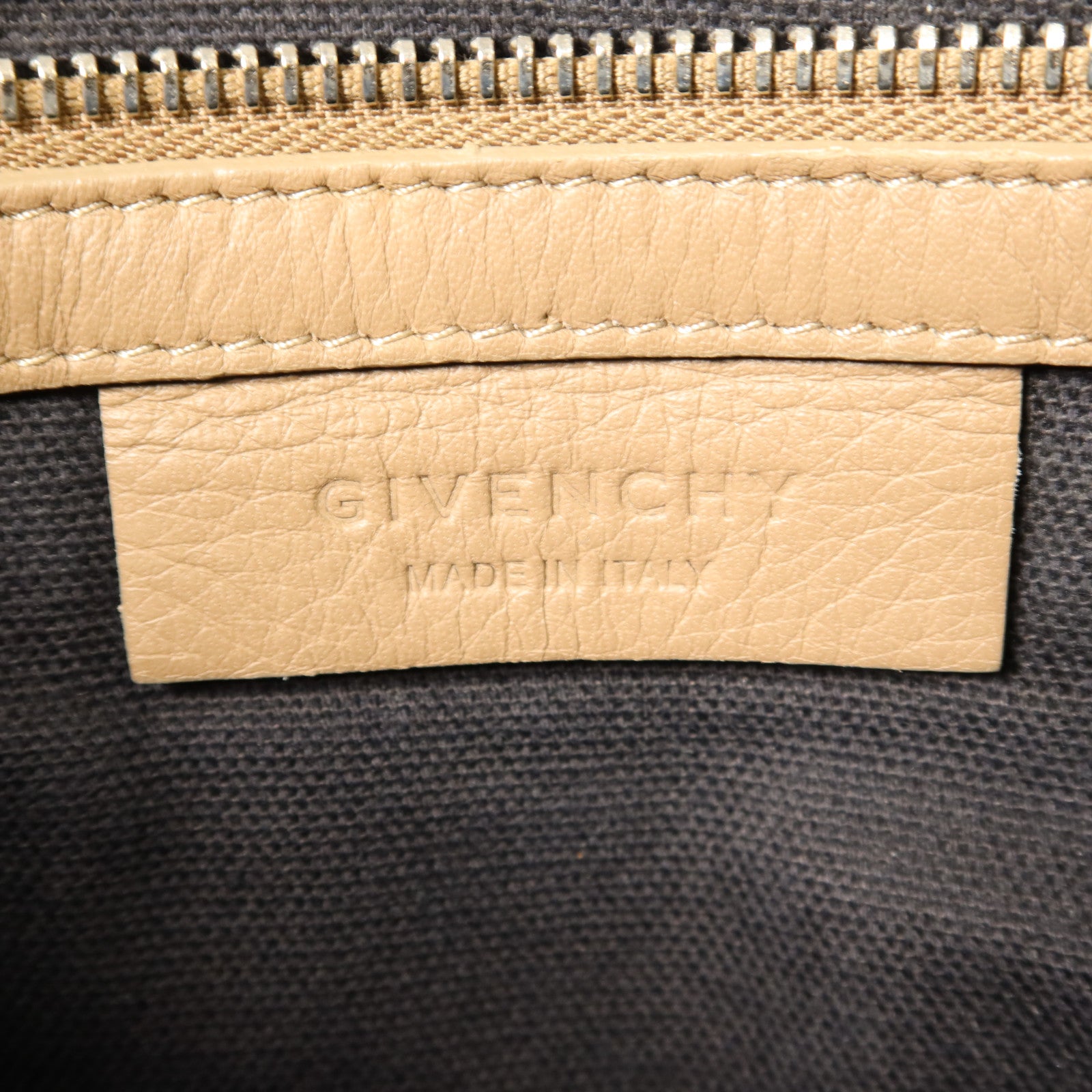 GIVENCHY 牛皮皮革2 Way Shoulder Bag銀扣手挽肩背兩用袋