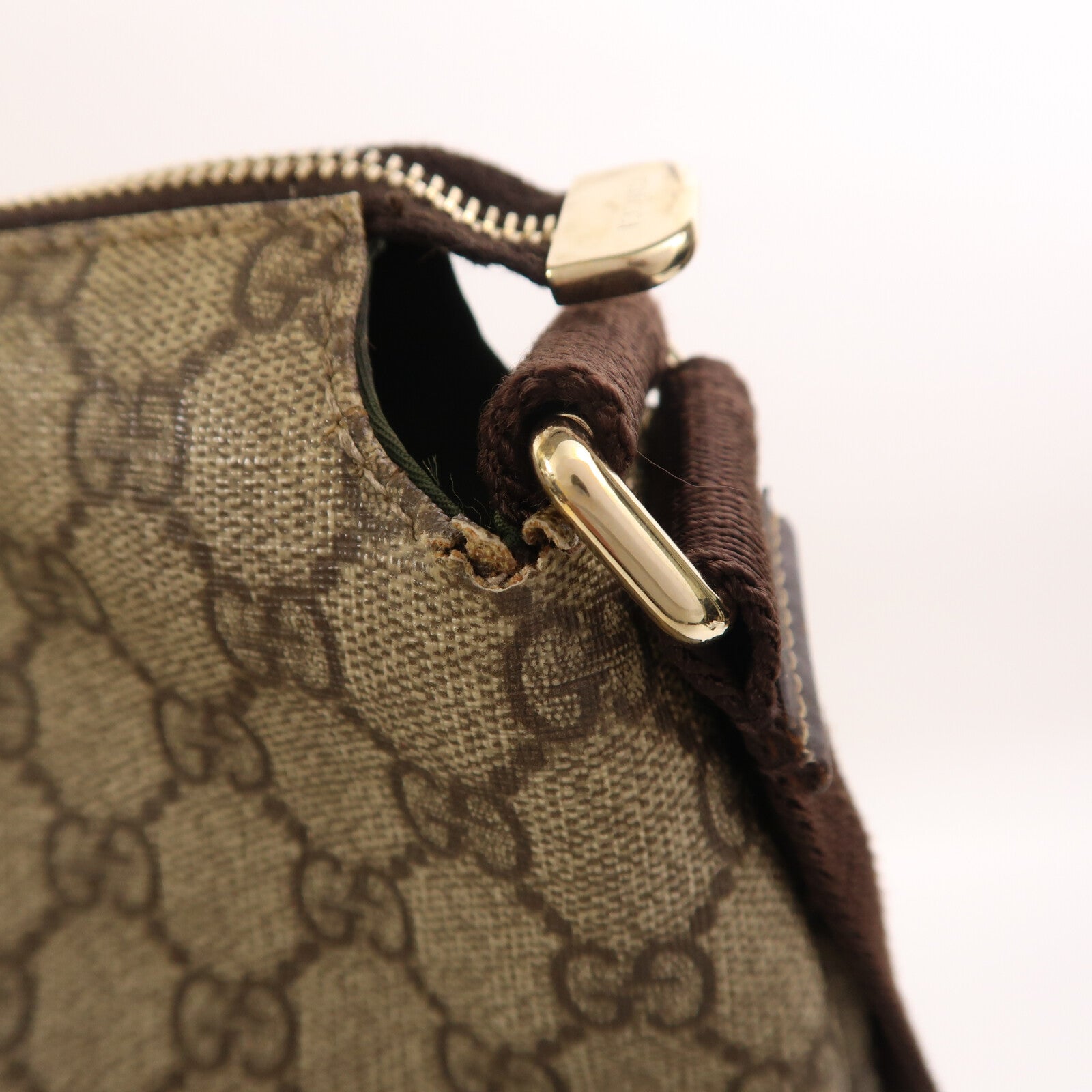 GUCCI 塗層帆布Shoulder Bag金扣肩背袋