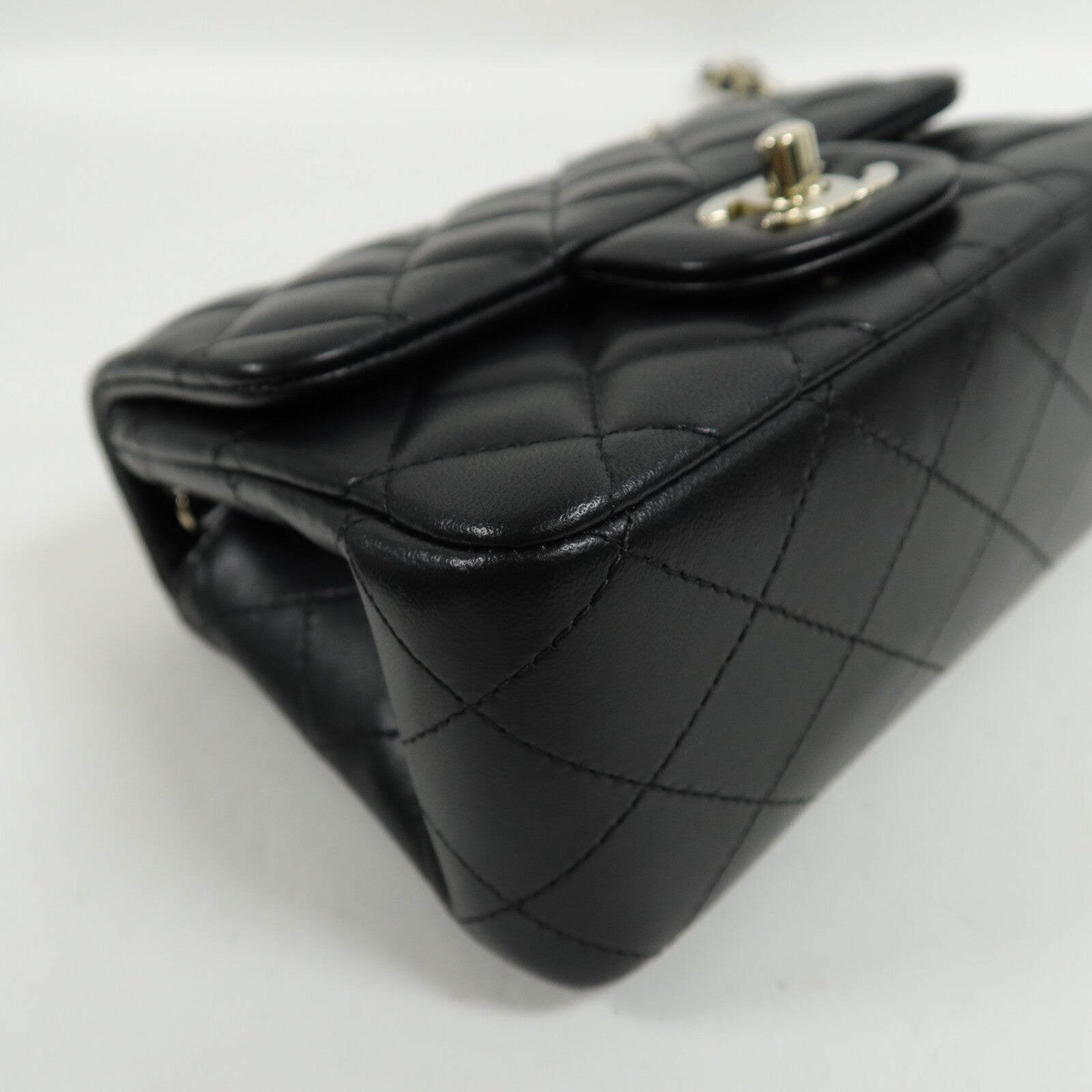 CHANEL 羊皮皮革Mini Classic 17鏈帶肩背袋