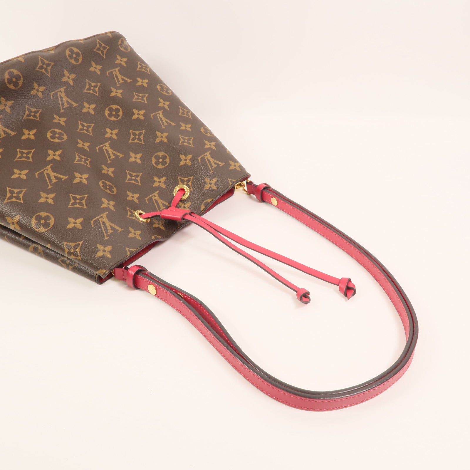 LOUIS VUITTON Monogram Neo Noe金扣肩背袋