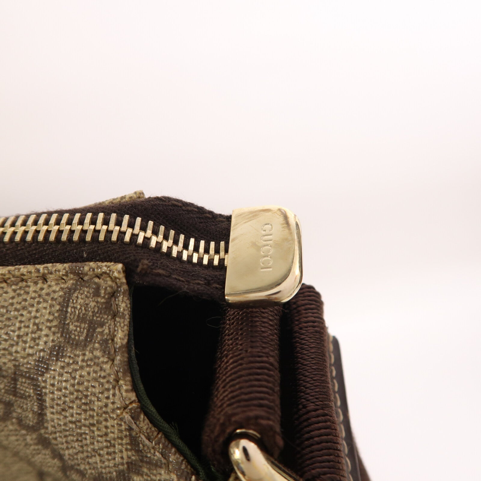 GUCCI 塗層帆布Shoulder Bag金扣肩背袋