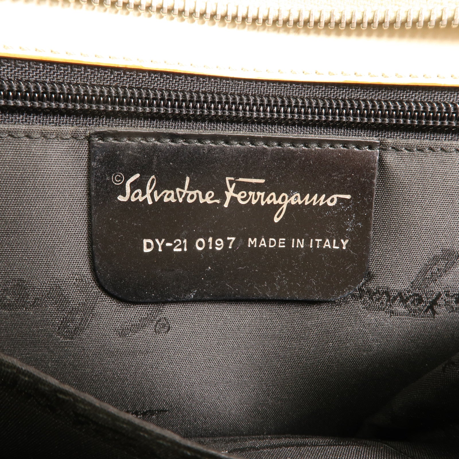 Salvatore Ferragamo 帆布/皮革2 Way Shoulder銀扣手挽肩背兩用袋