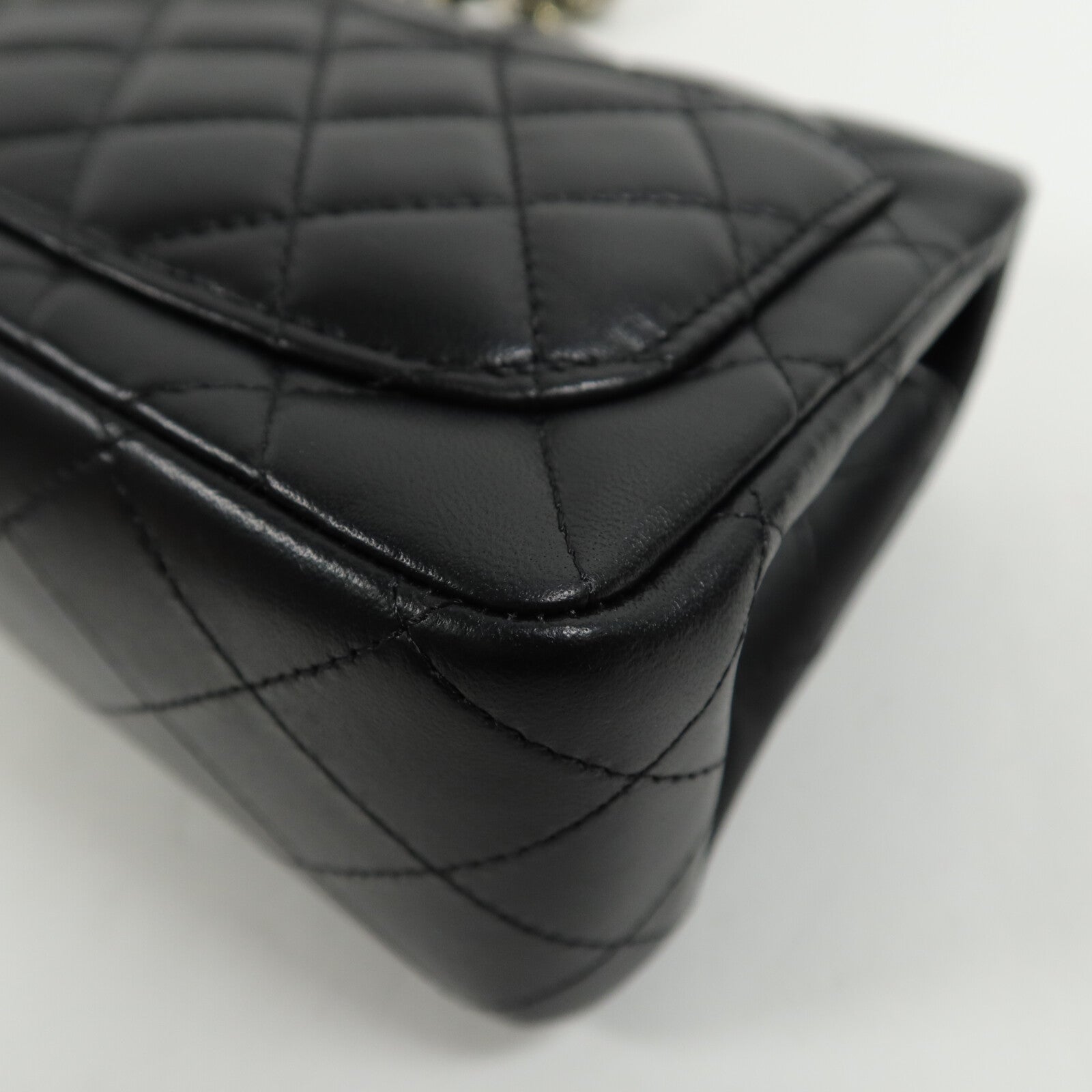 CHANEL 羊皮皮革Mini Classic 17鏈帶肩背袋