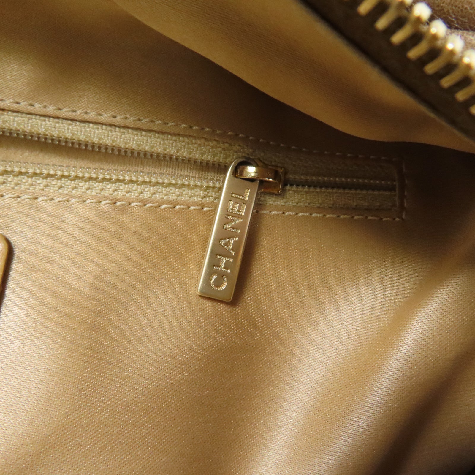 CHANEL 羊皮皮革Chain Shoulder金扣鏈帶肩背袋