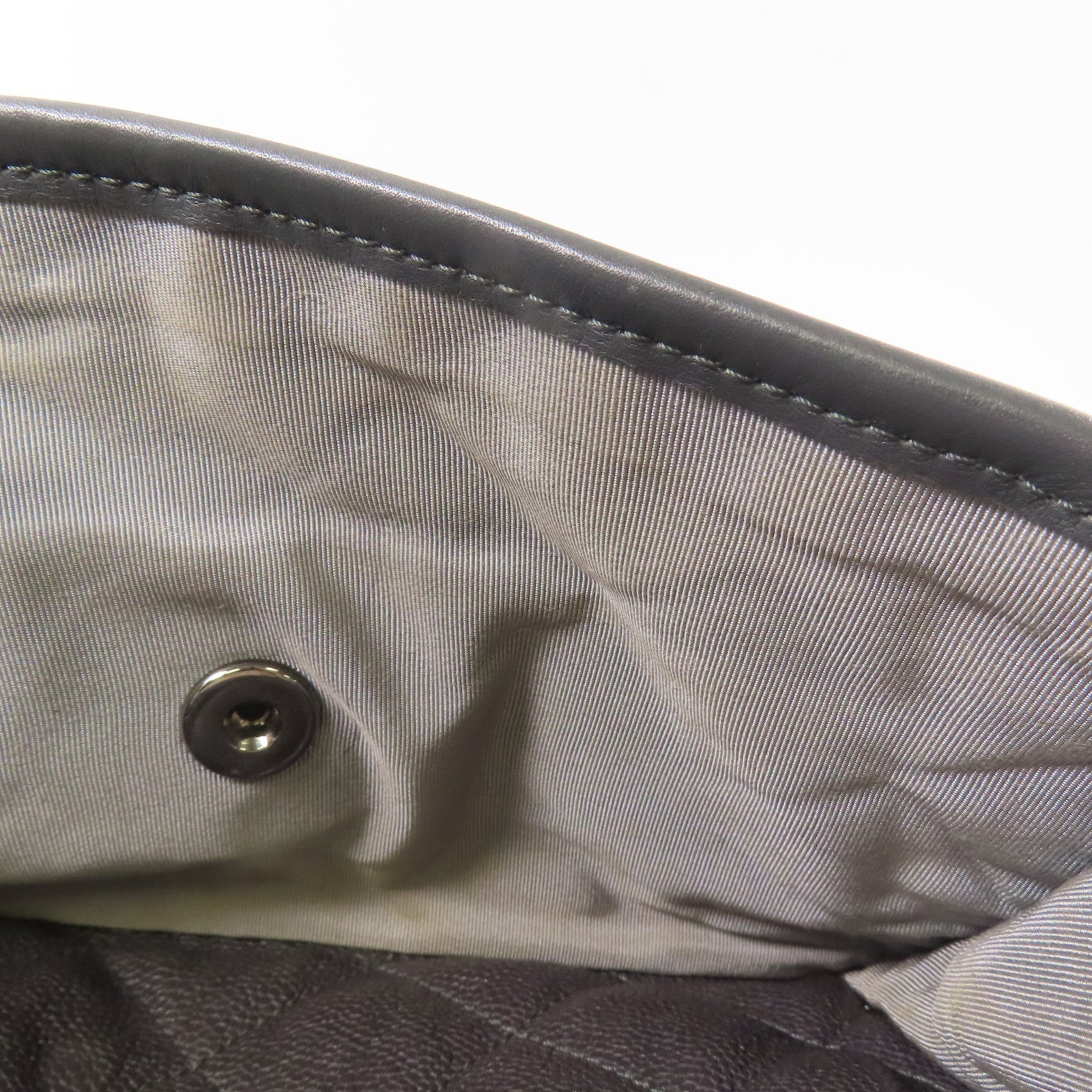 CHANEL 牛皮皮革Chain Shoulder銀扣肩背袋