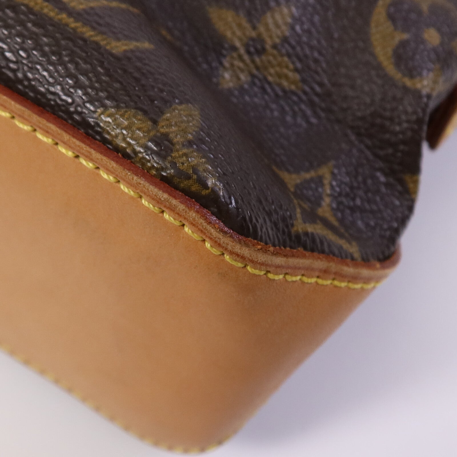 LOUIS VUITTON Monogram Trotteur金扣肩背袋
