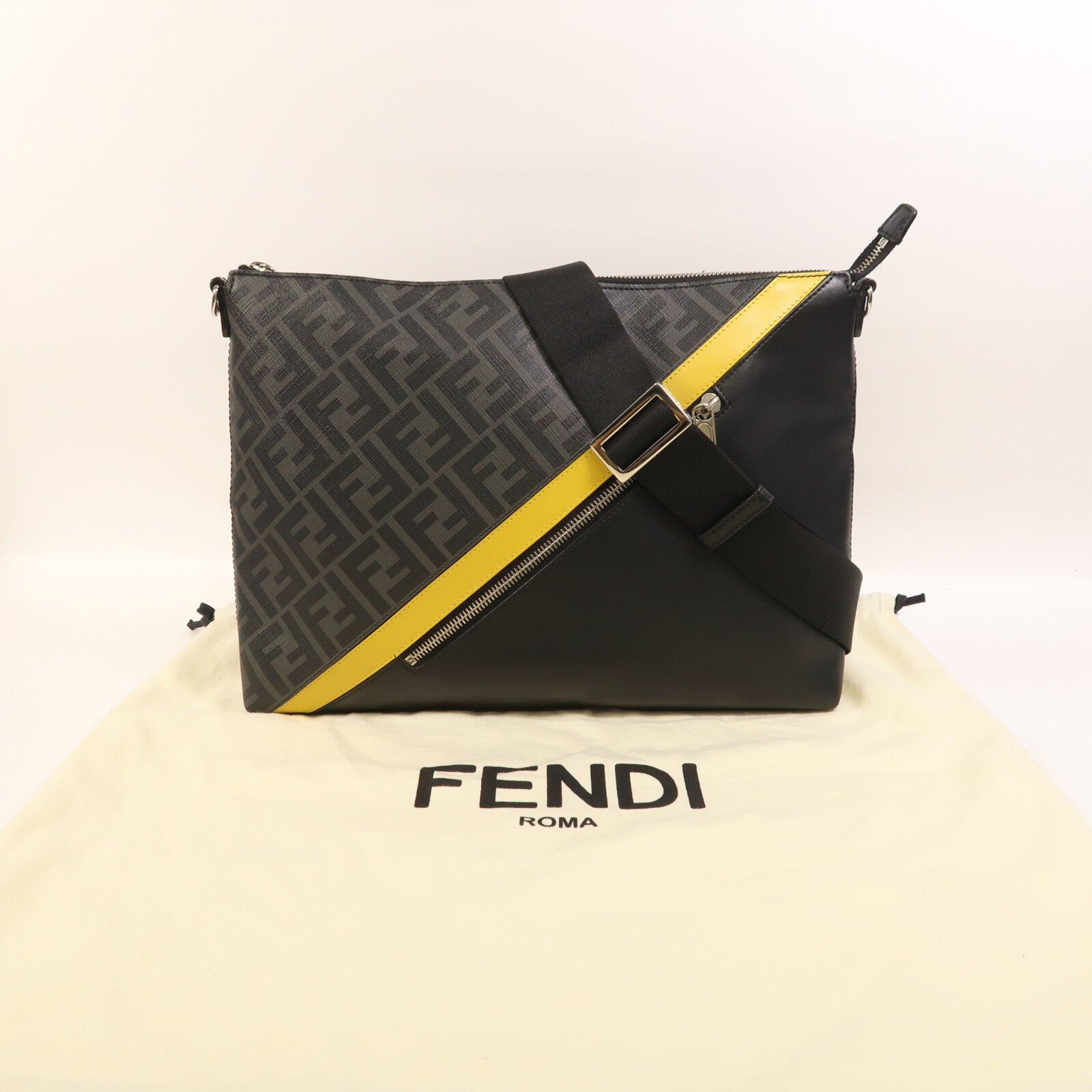 FENDI 塗層帆布Diagonal Messenger銀扣肩背袋