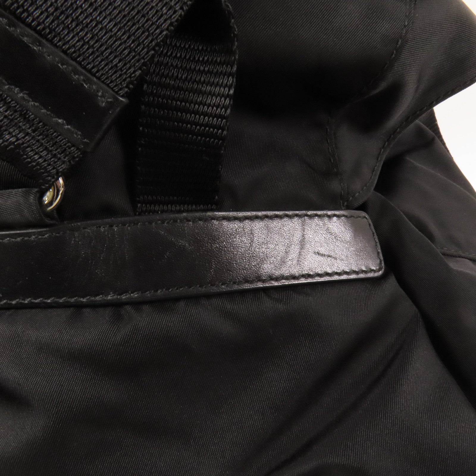 PRADA 尼龍Backpack銀扣背包