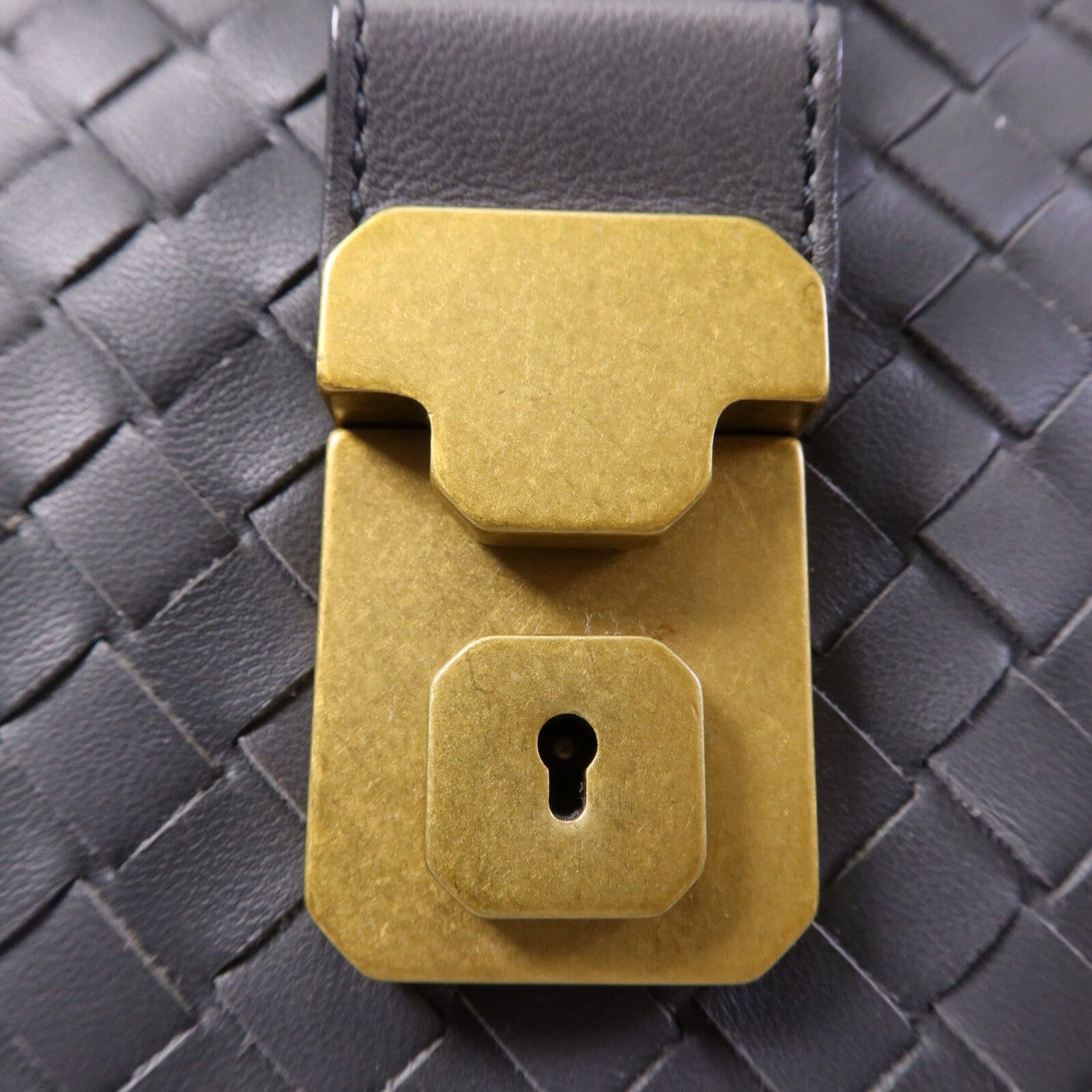 BOTTEGA VENETA 羊皮皮革Roma Medium金扣手挽袋