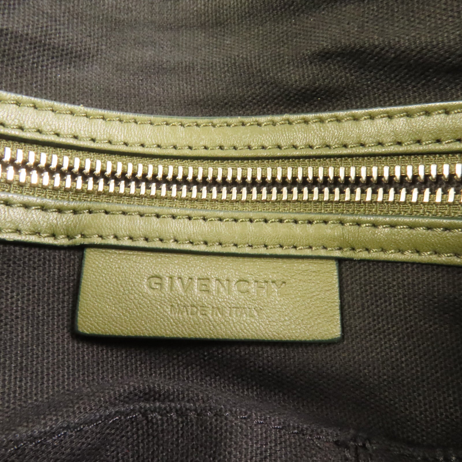 GIVENCHY 羊皮皮革Pandora Medium Shoulder Bag銀扣手挽肩背兩用袋
