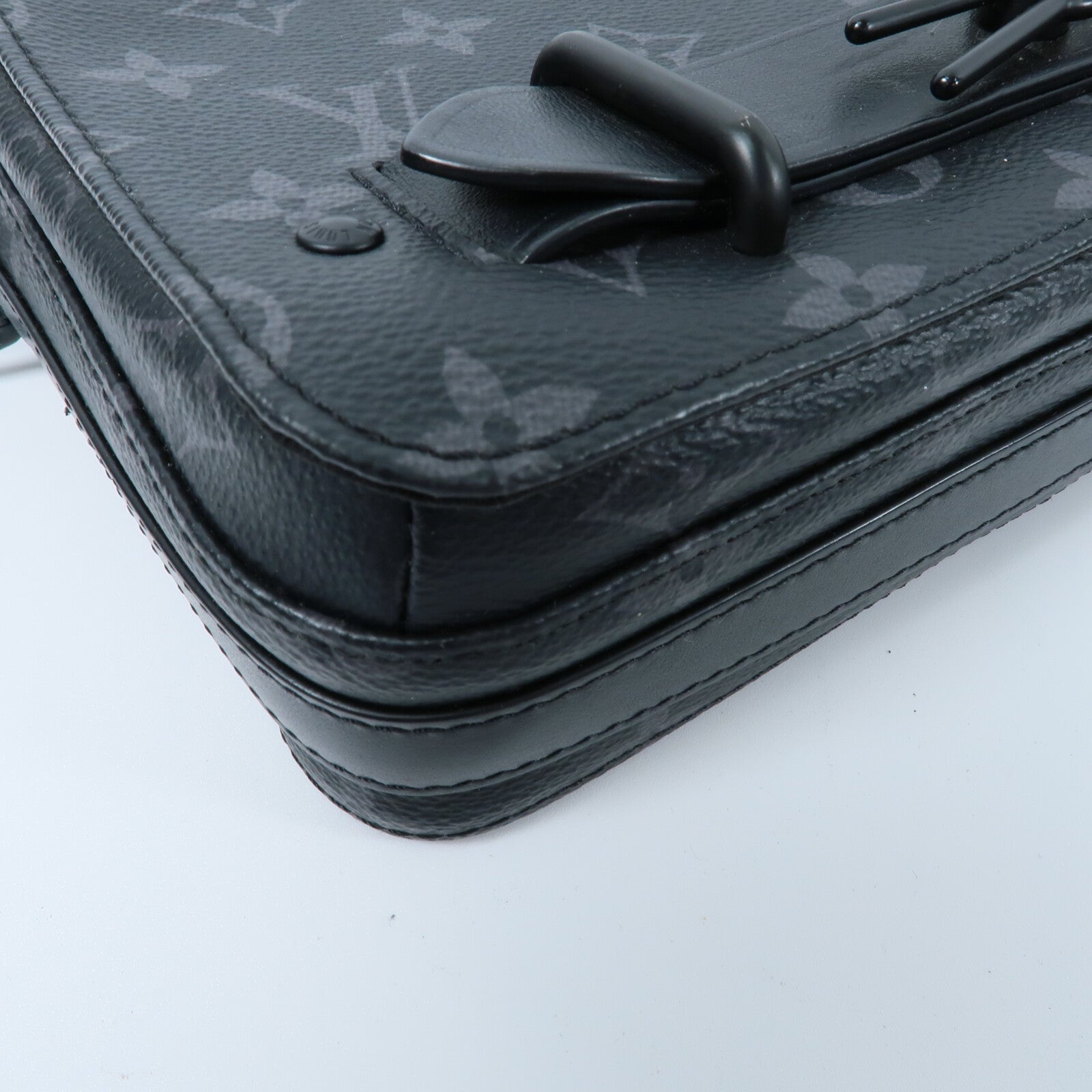 LOUIS VUITTON Monogram Eclipse Steamer肩背袋