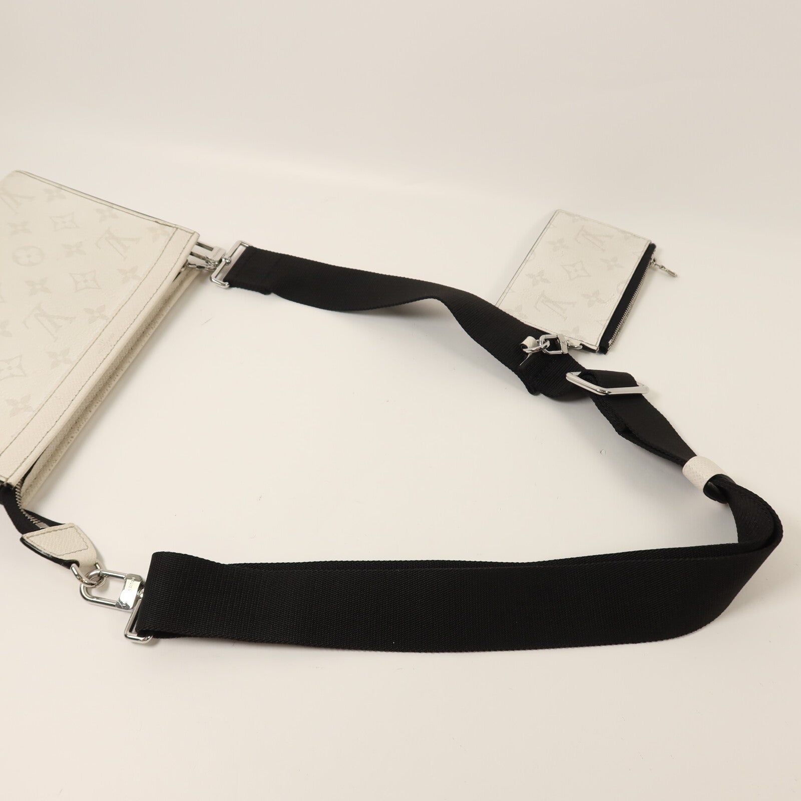 LOUIS VUITTON Taigarama Gaston銀扣肩背袋