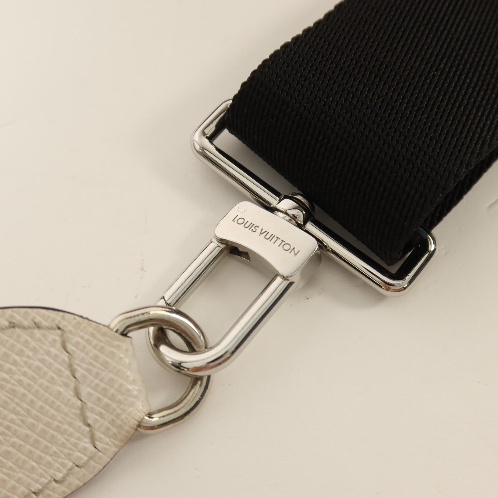 LOUIS VUITTON Taigarama Gaston銀扣肩背袋