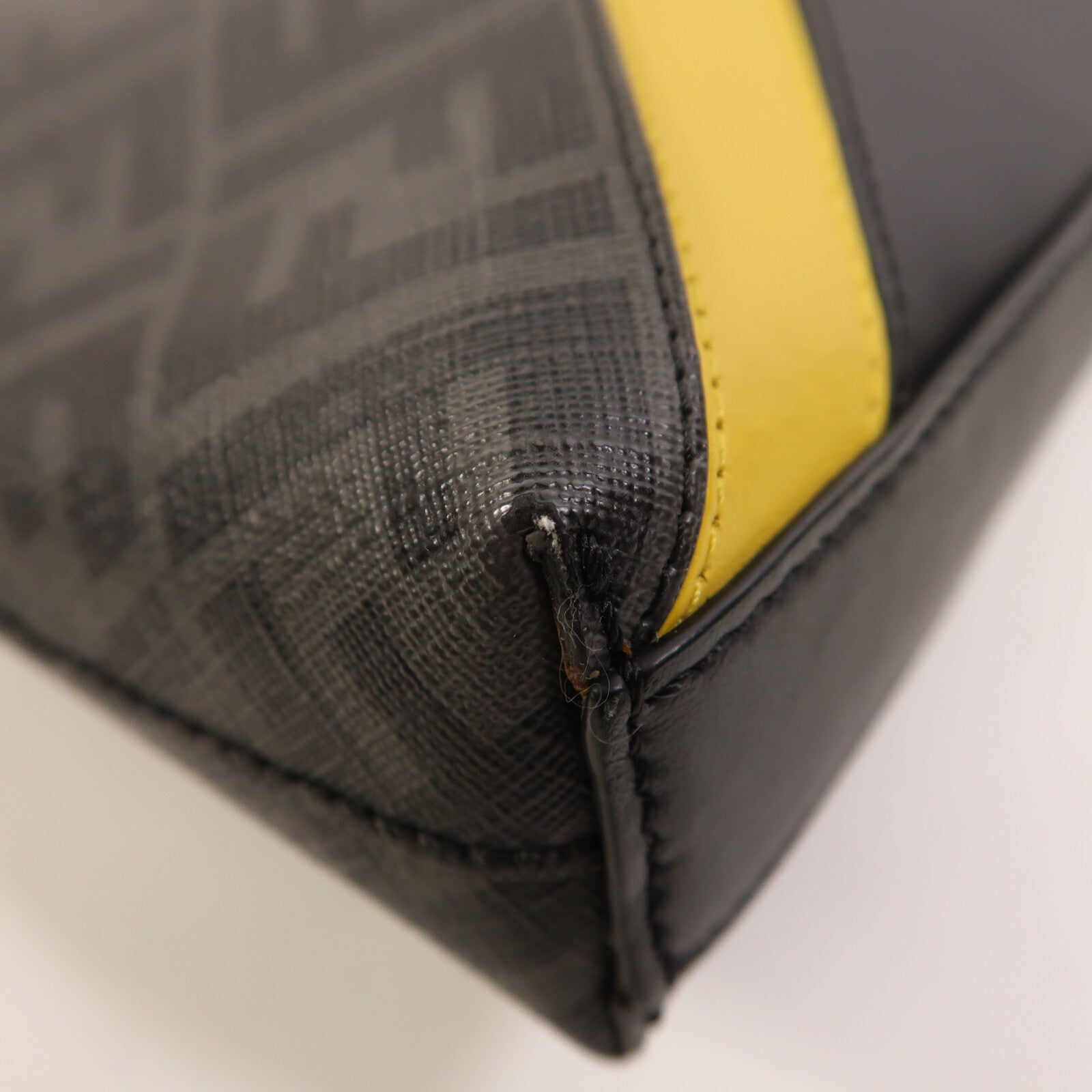 FENDI 塗層帆布Diagonal Messenger銀扣肩背袋