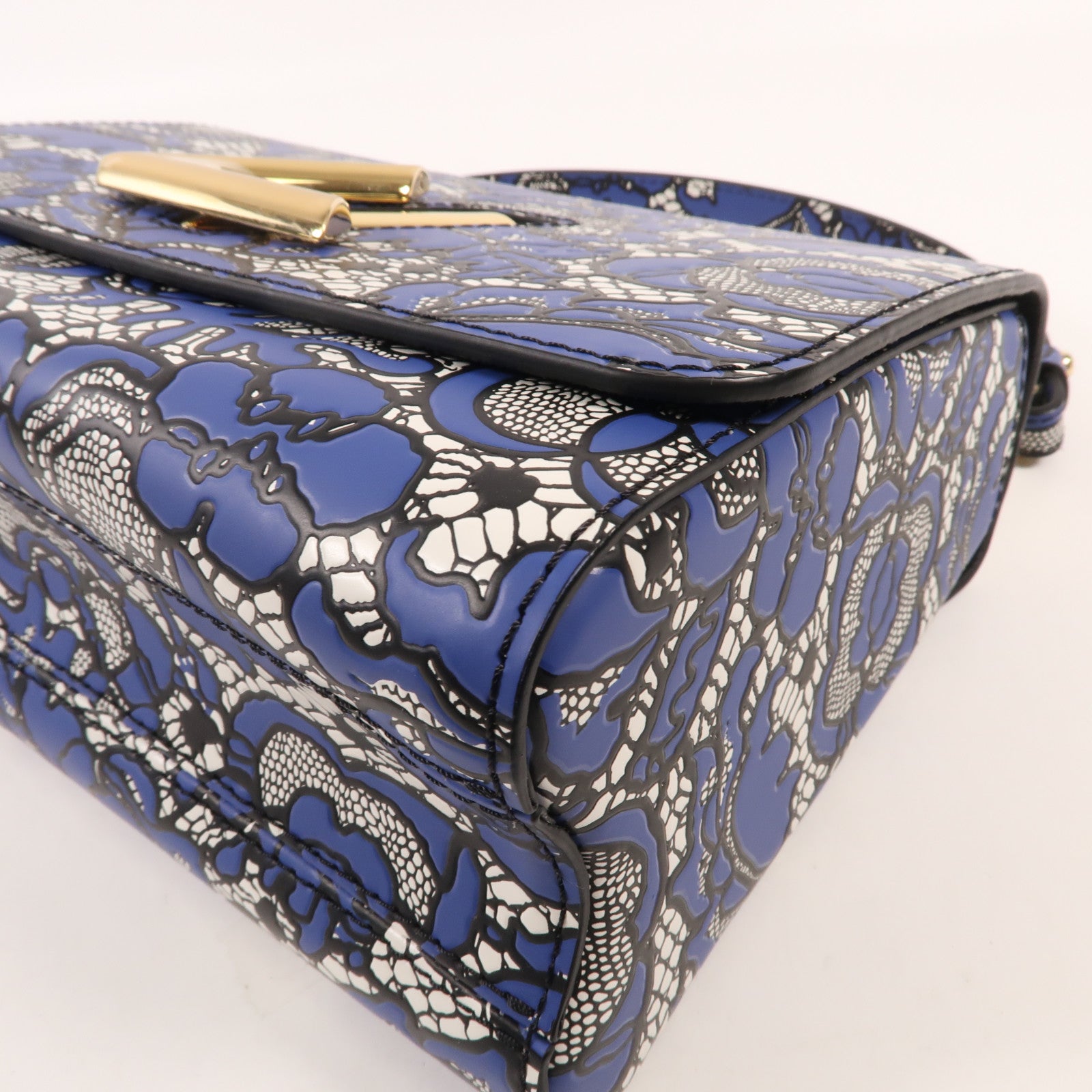 LOUIS VUITTON 牛皮皮革Twist MM金扣鏈帶肩背袋