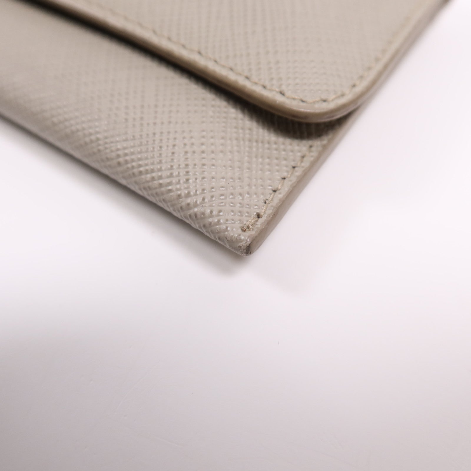 PRADA Saffiano皮革Card Case金扣卡片套