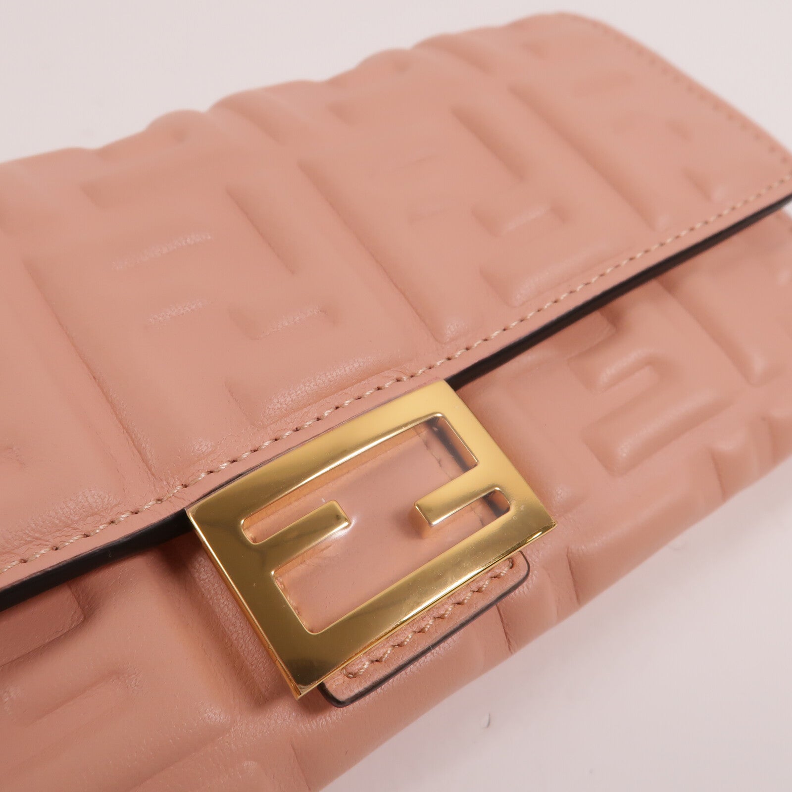 CHANEL 牛皮皮革WOC Wallet On Chain鏈帶肩背袋