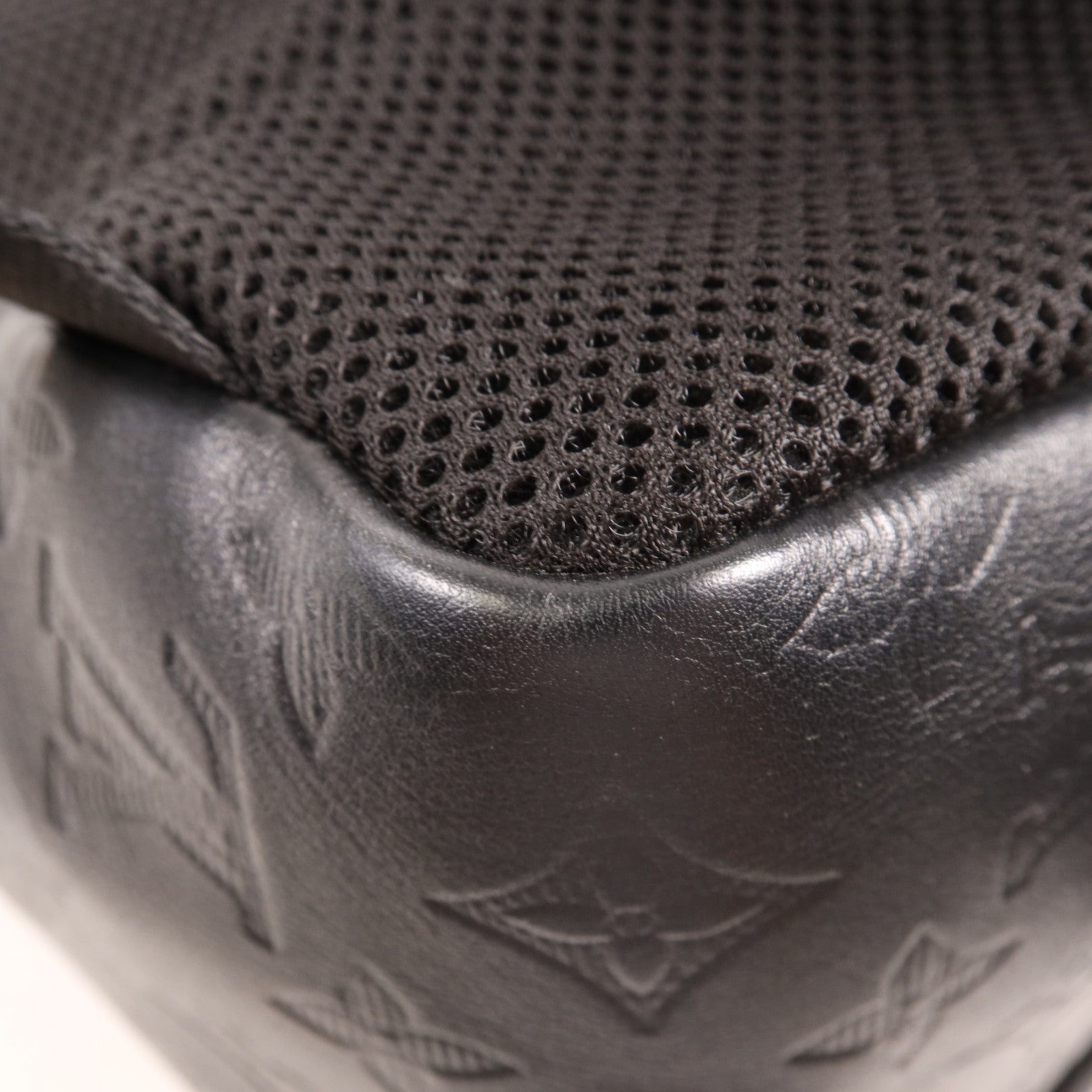 LOUIS VUITTON Monogram Embossed Discovery Backpack銀扣背包