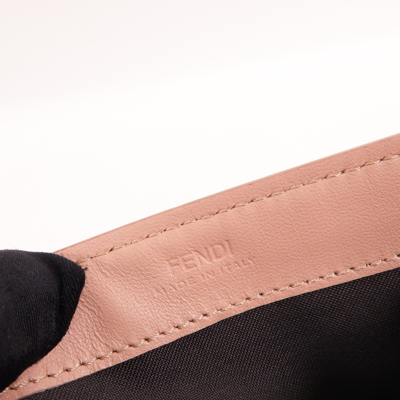 CHANEL 牛皮皮革WOC Wallet On Chain鏈帶肩背袋