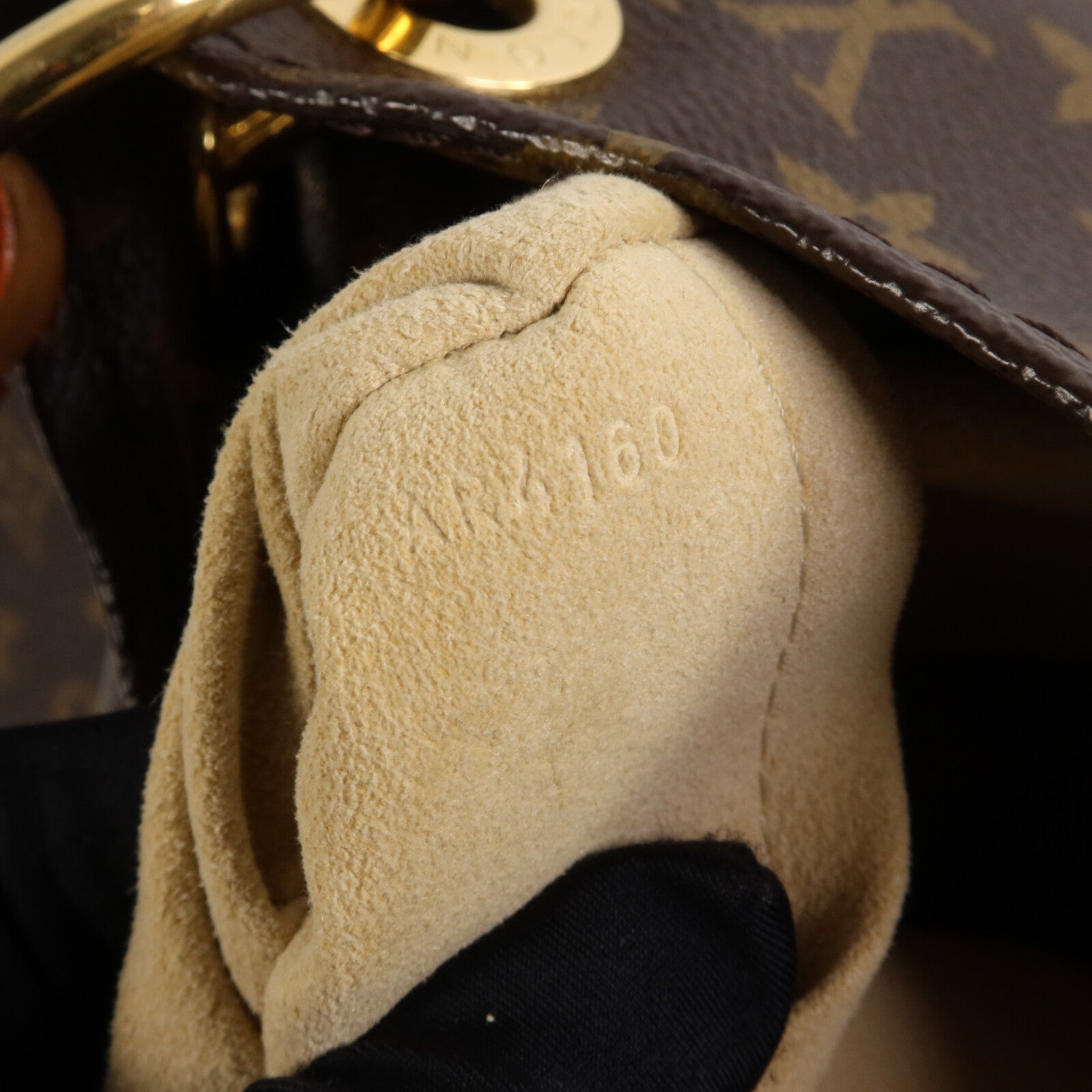 LOUIS VUITTON Monogram Artsy MM肩背袋