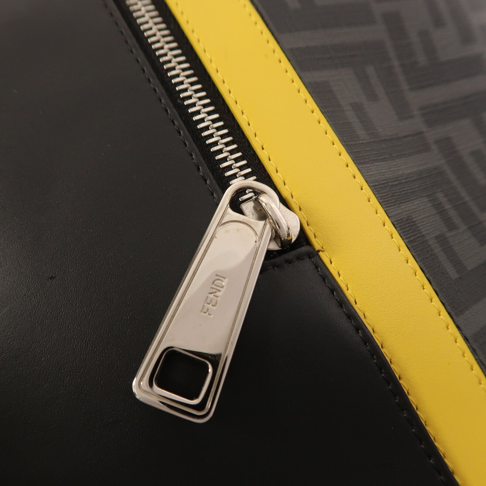 FENDI 塗層帆布Diagonal Messenger銀扣肩背袋