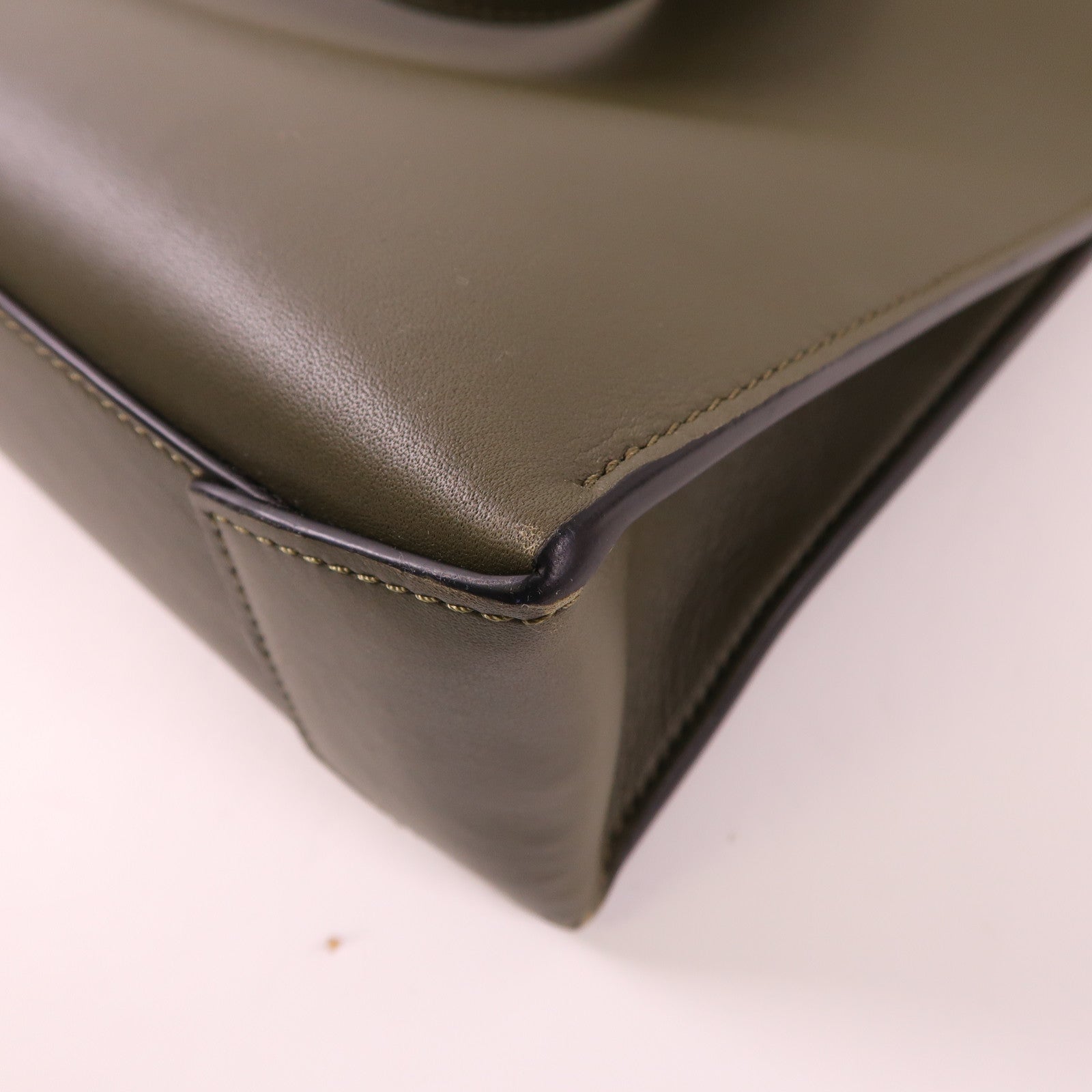 LOEWE 牛皮皮革Buckle Horizontal銀扣肩背袋