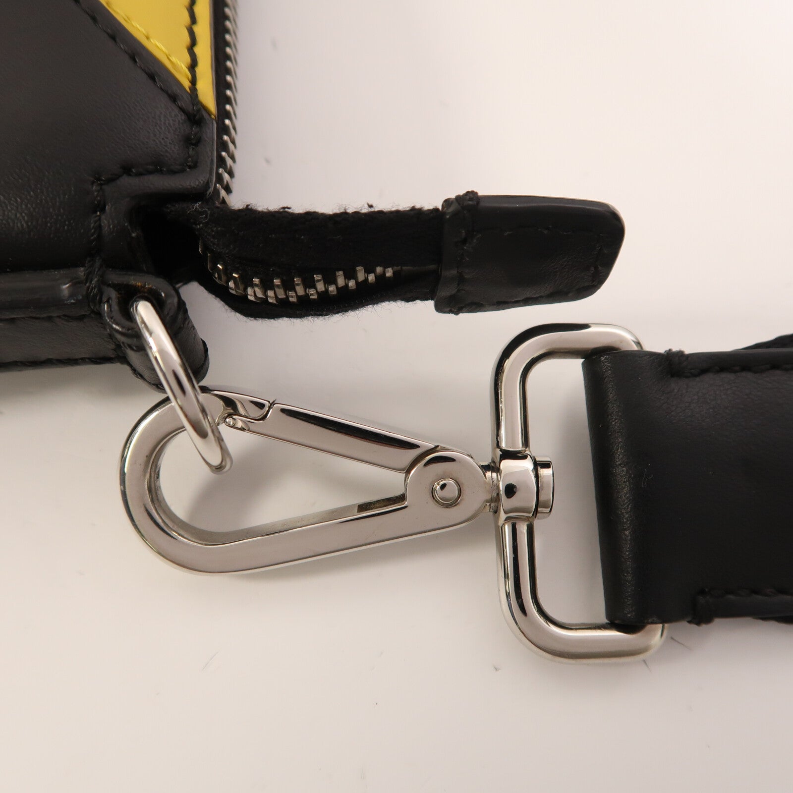 FENDI 塗層帆布Diagonal Messenger銀扣肩背袋