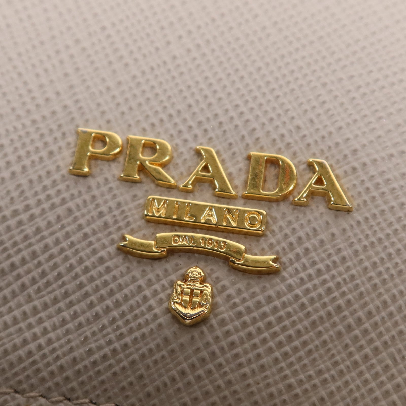 PRADA Saffiano皮革Card Case金扣卡片套