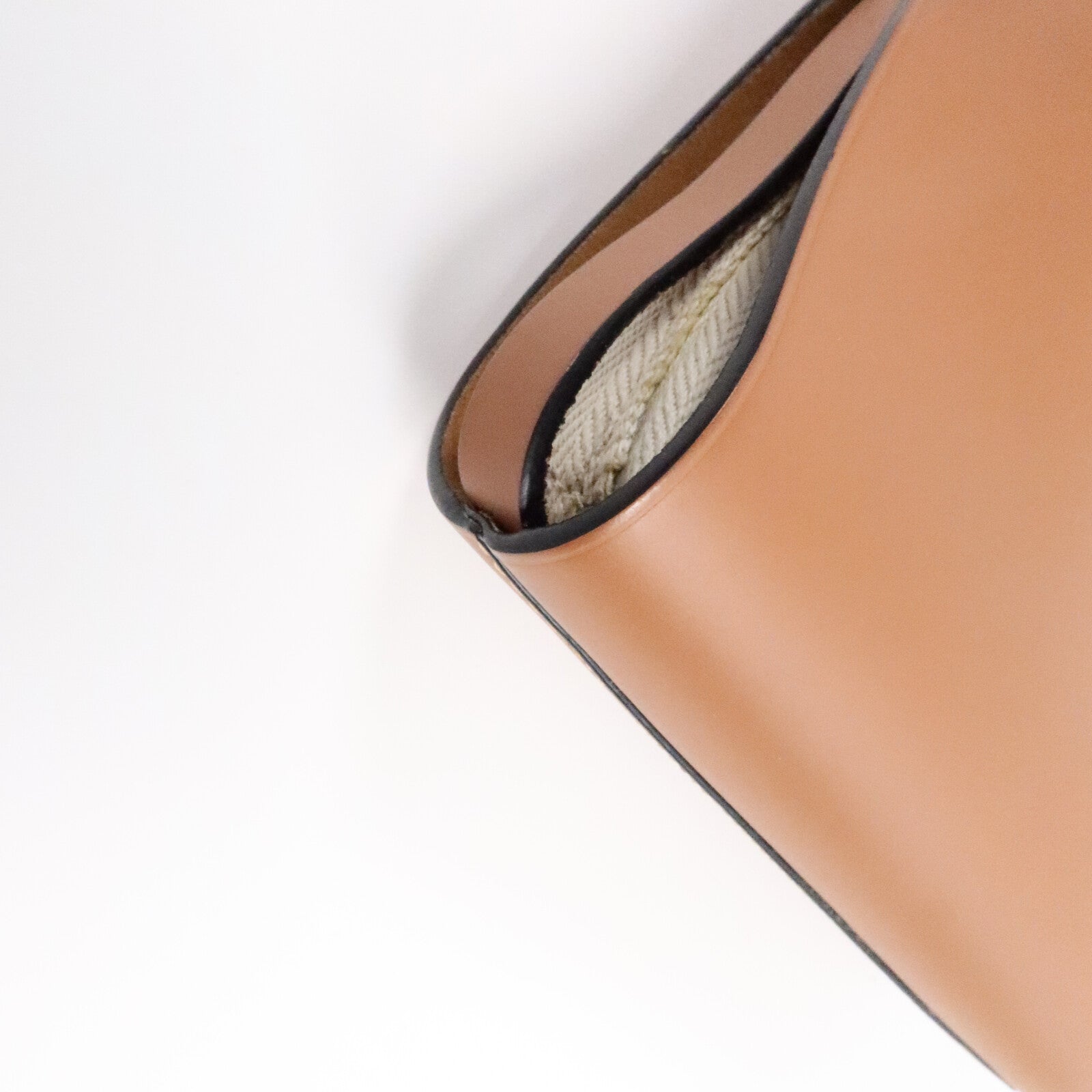 LOEWE 牛皮皮革Ikebana肩背袋