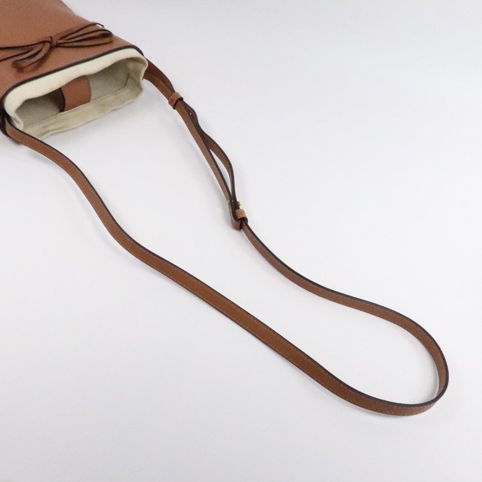 LOEWE 牛皮皮革Ikebana肩背袋
