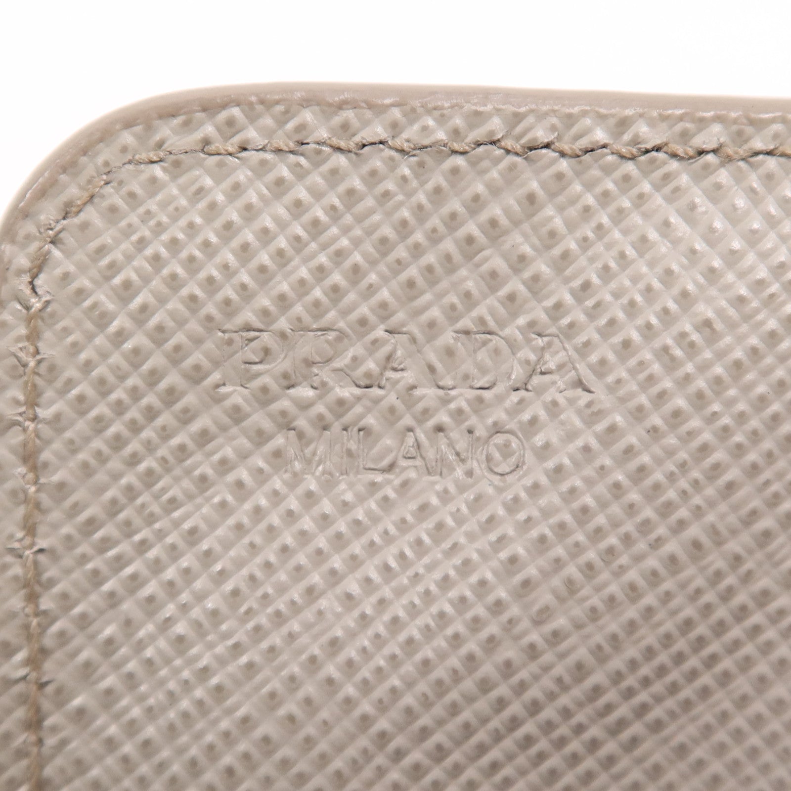PRADA Saffiano皮革Card Case金扣卡片套