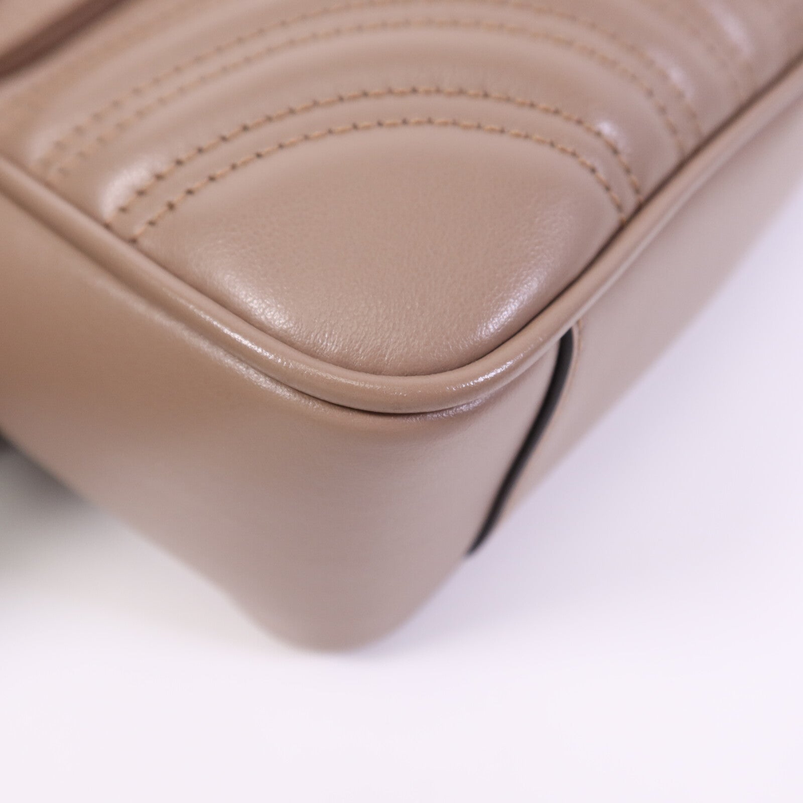 GUCCI 牛皮皮革GG Marmont金扣肩背袋