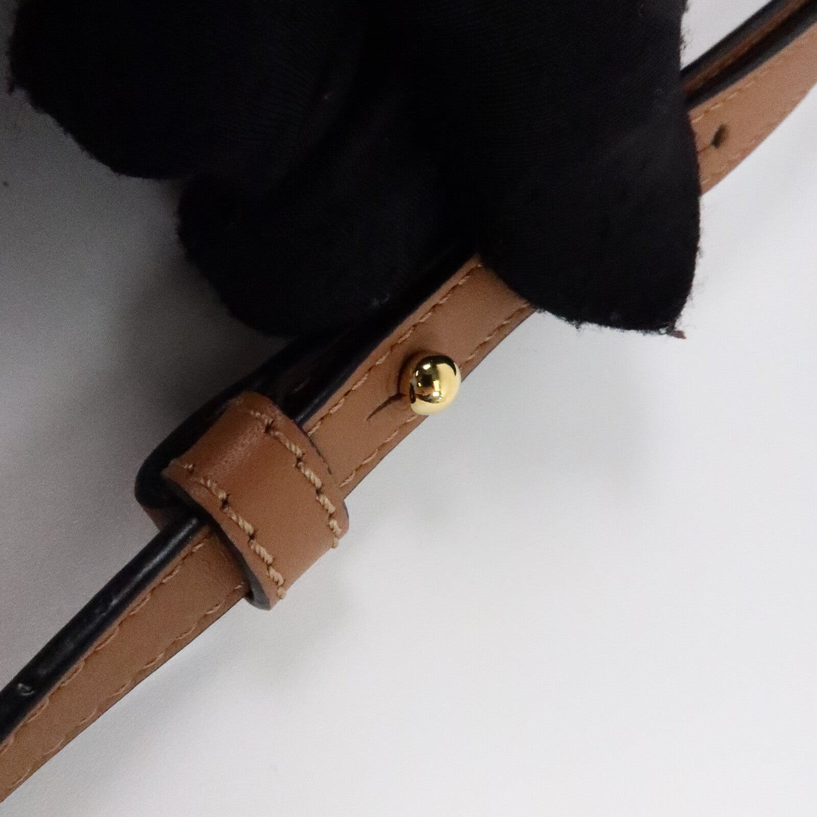 LOEWE 牛皮皮革Ikebana肩背袋