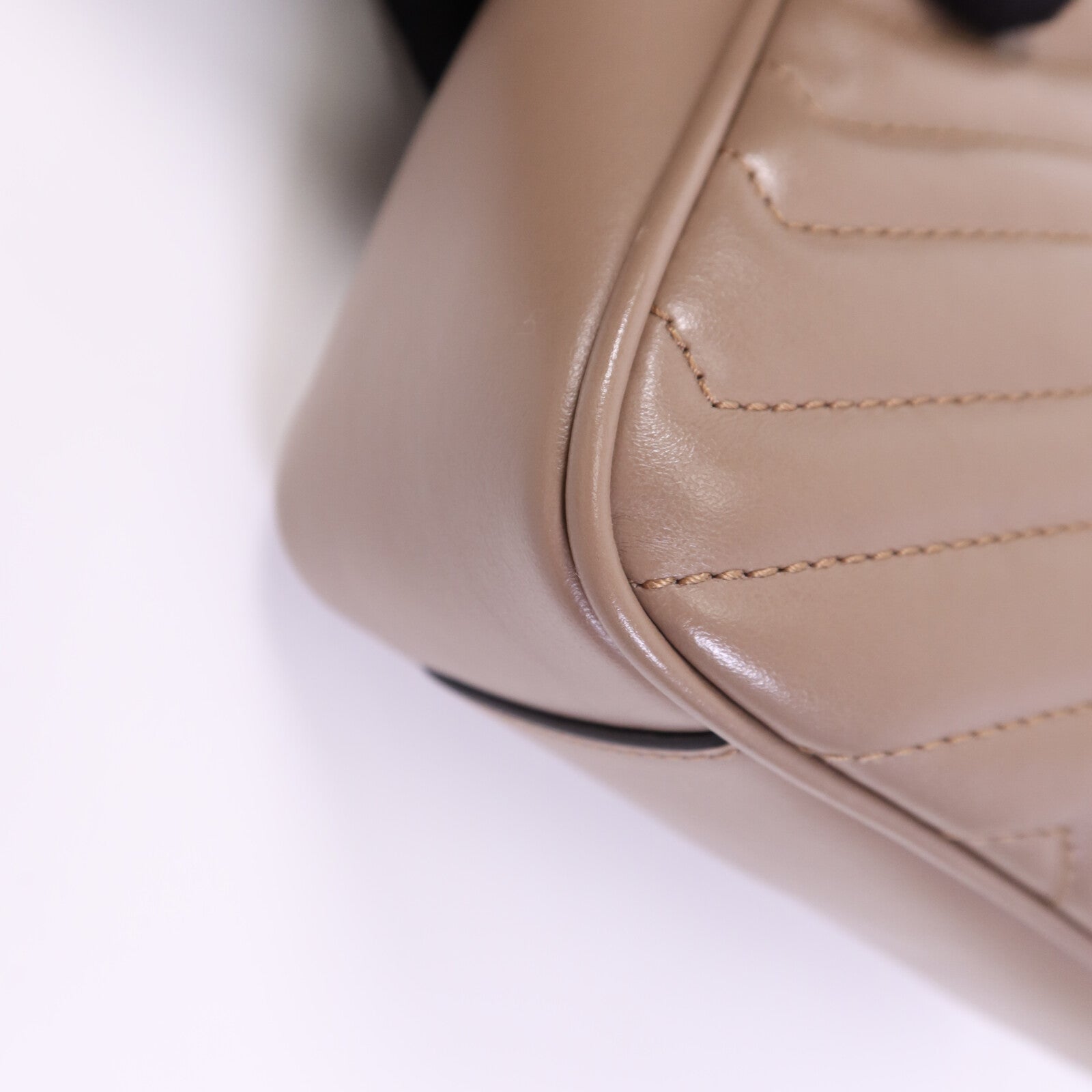 GUCCI 牛皮皮革GG Marmont金扣肩背袋