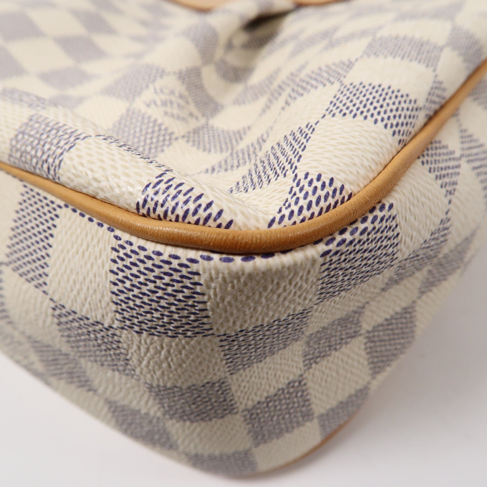 LOUIS VUITTON Damier Azur Siracusa PM金扣肩背袋白色
