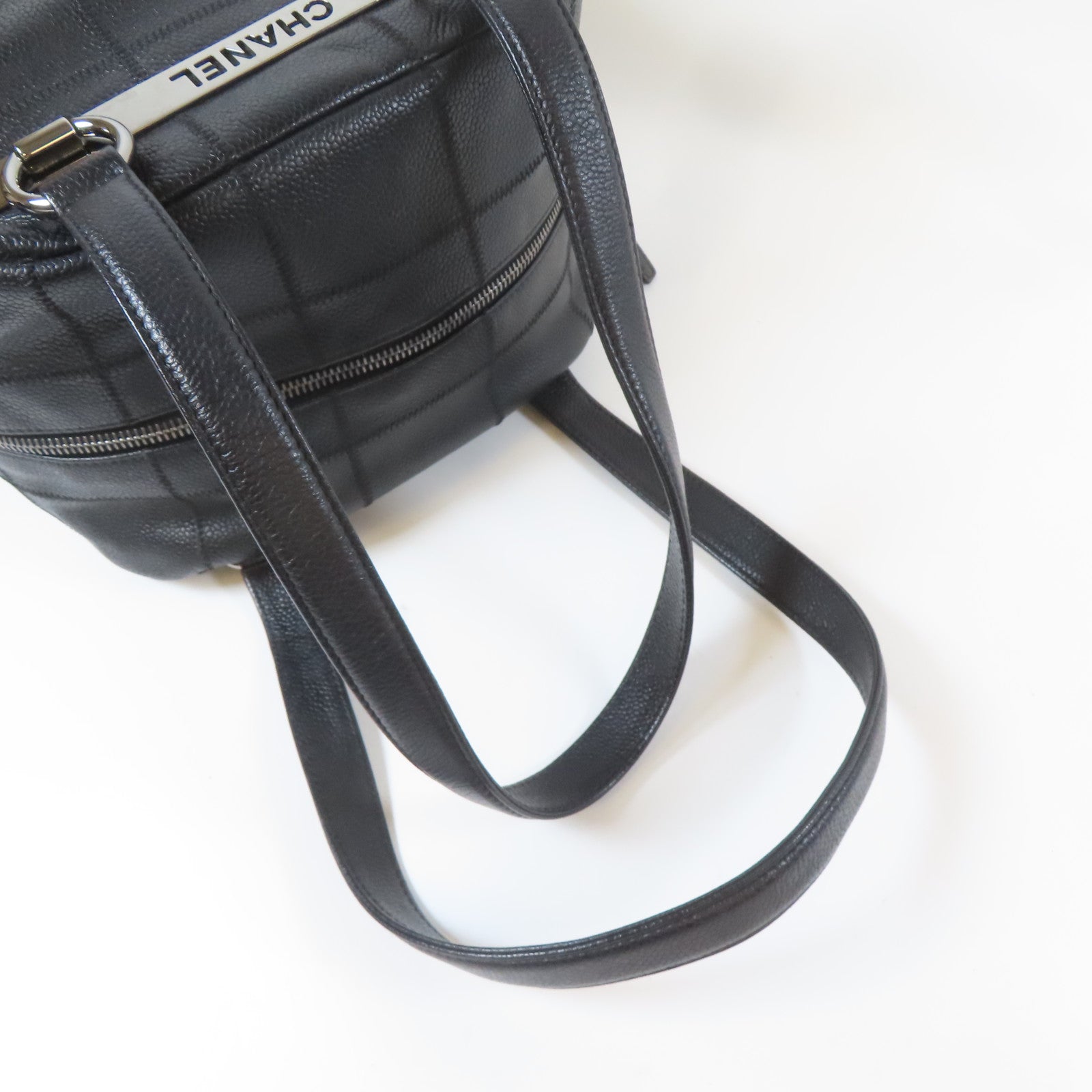 CHANEL Caviar皮革Shoulder Bag銀扣肩背袋黑色