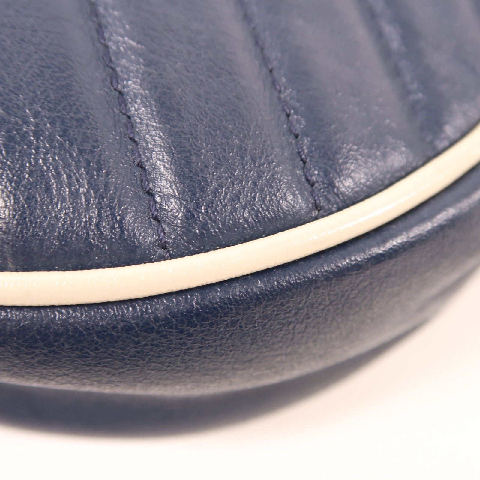 GUCCI 牛皮皮革GG Marmont銀扣肩背袋