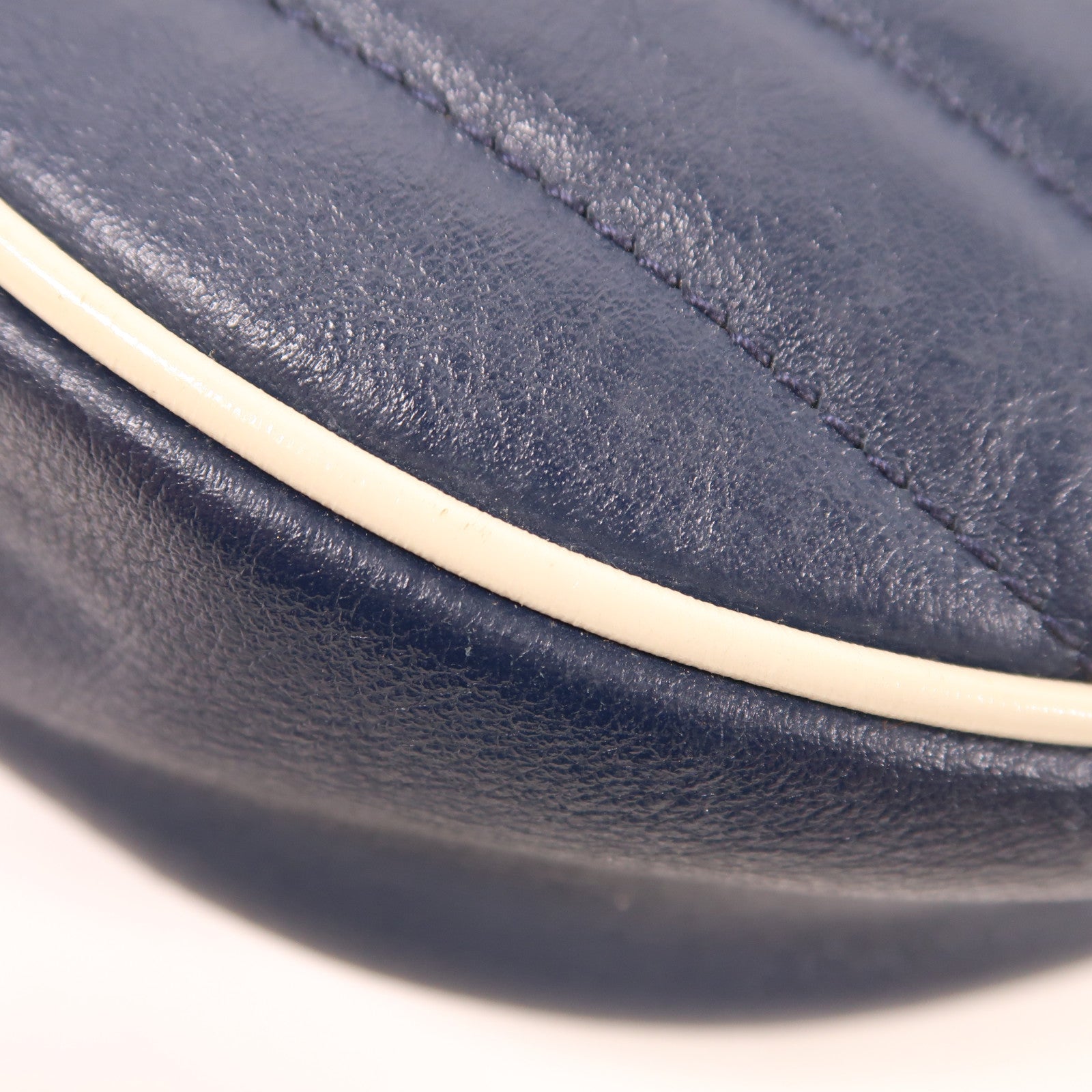 GUCCI 牛皮皮革GG Marmont銀扣肩背袋