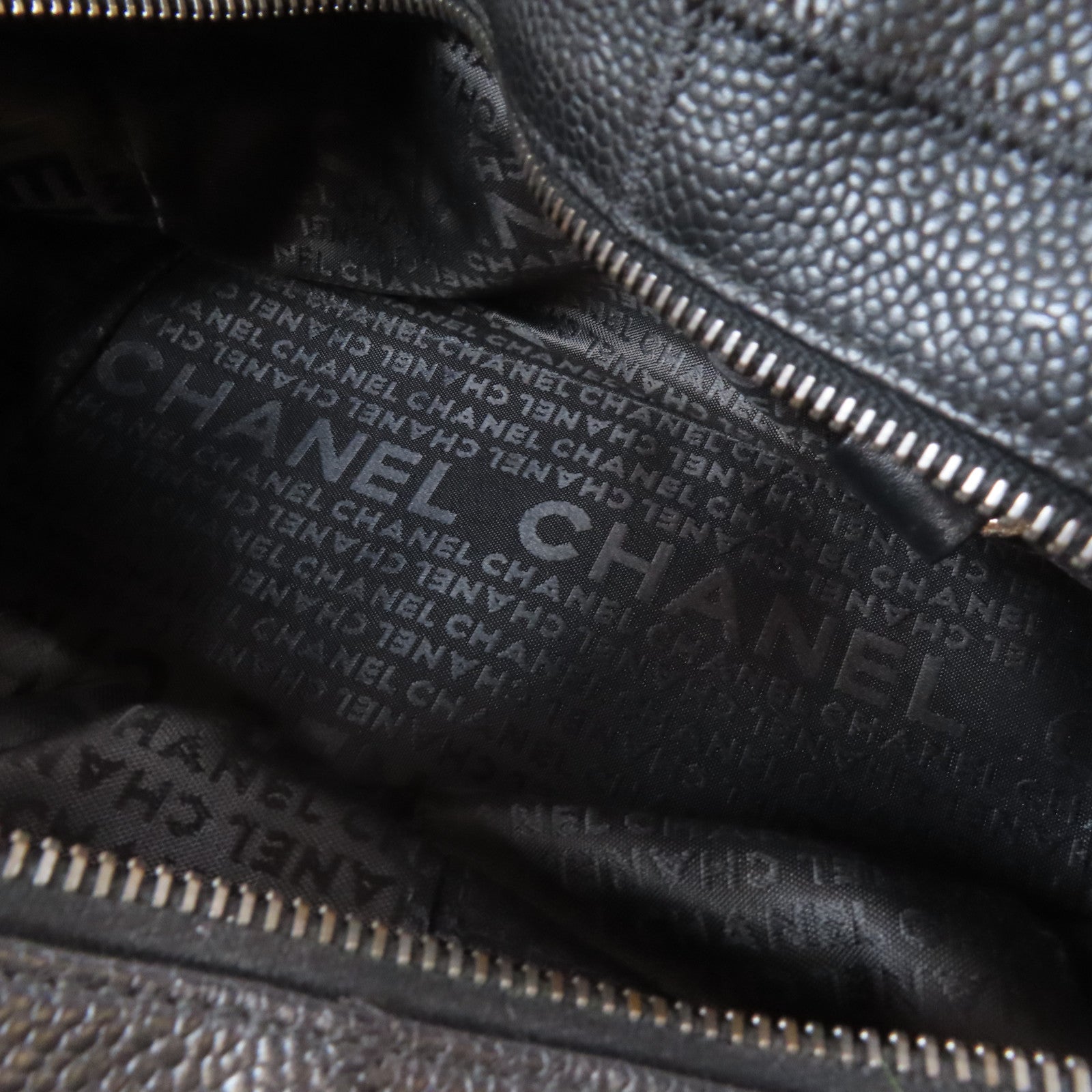 CHANEL Caviar皮革Shoulder Bag銀扣肩背袋黑色