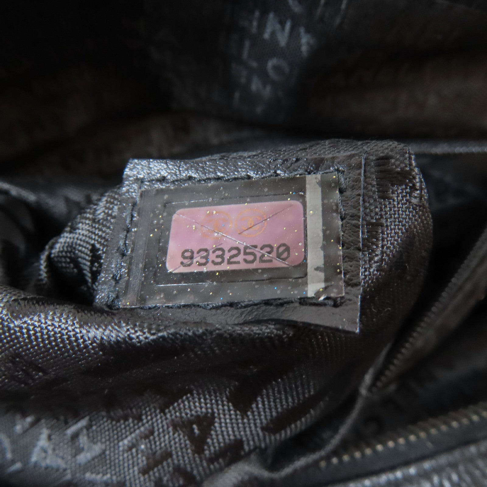 CHANEL Caviar皮革Shoulder Bag銀扣肩背袋黑色