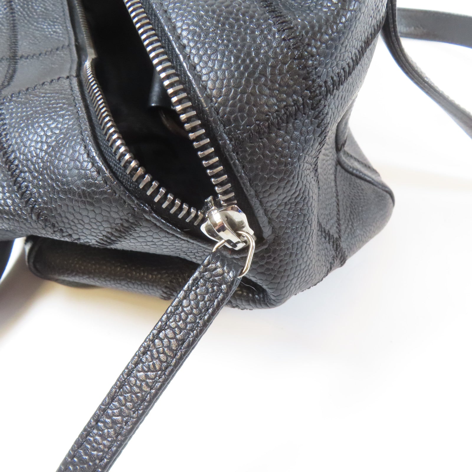 CHANEL Caviar皮革Shoulder Bag銀扣肩背袋黑色