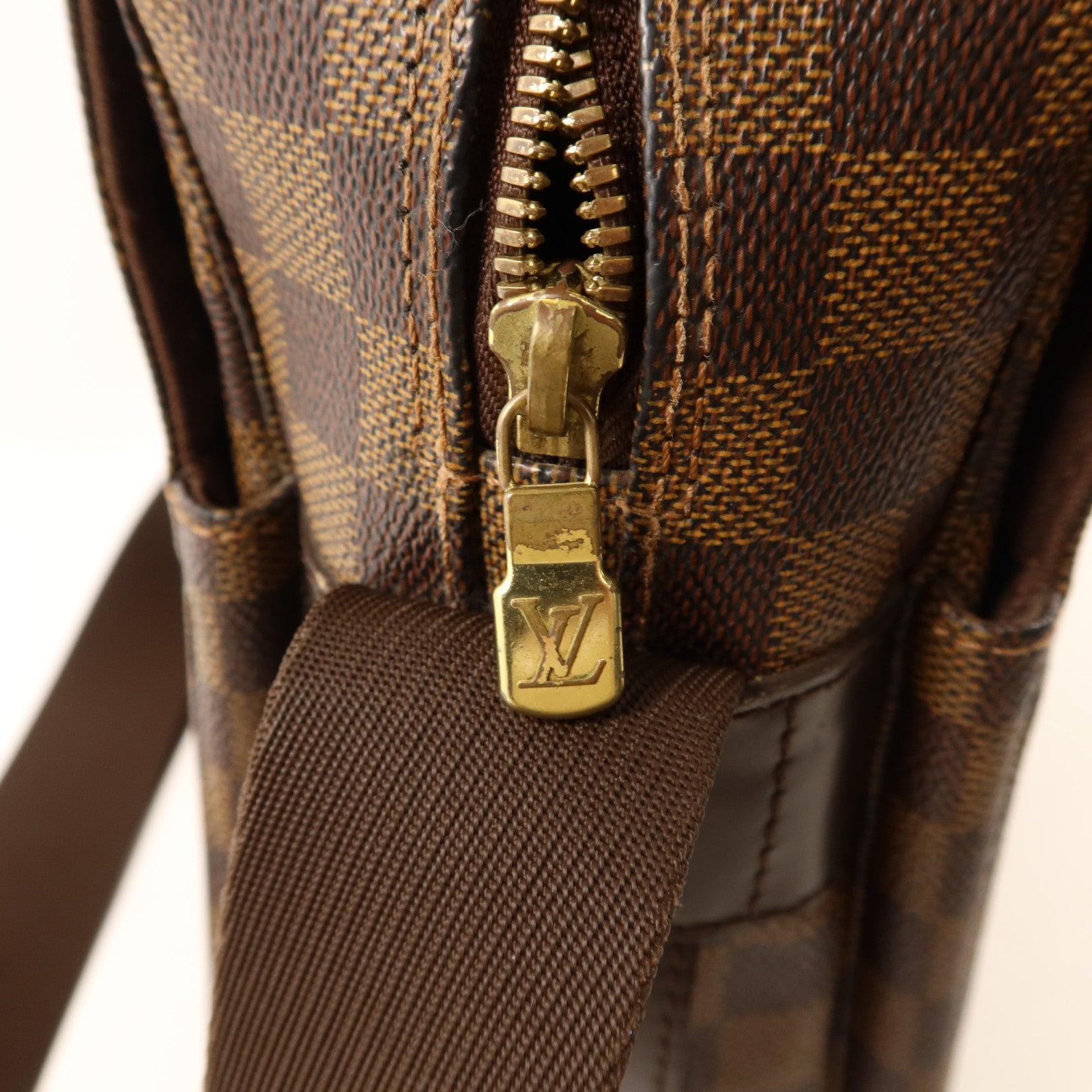 LOUIS VUITTON Damier Naviglio金扣肩背袋