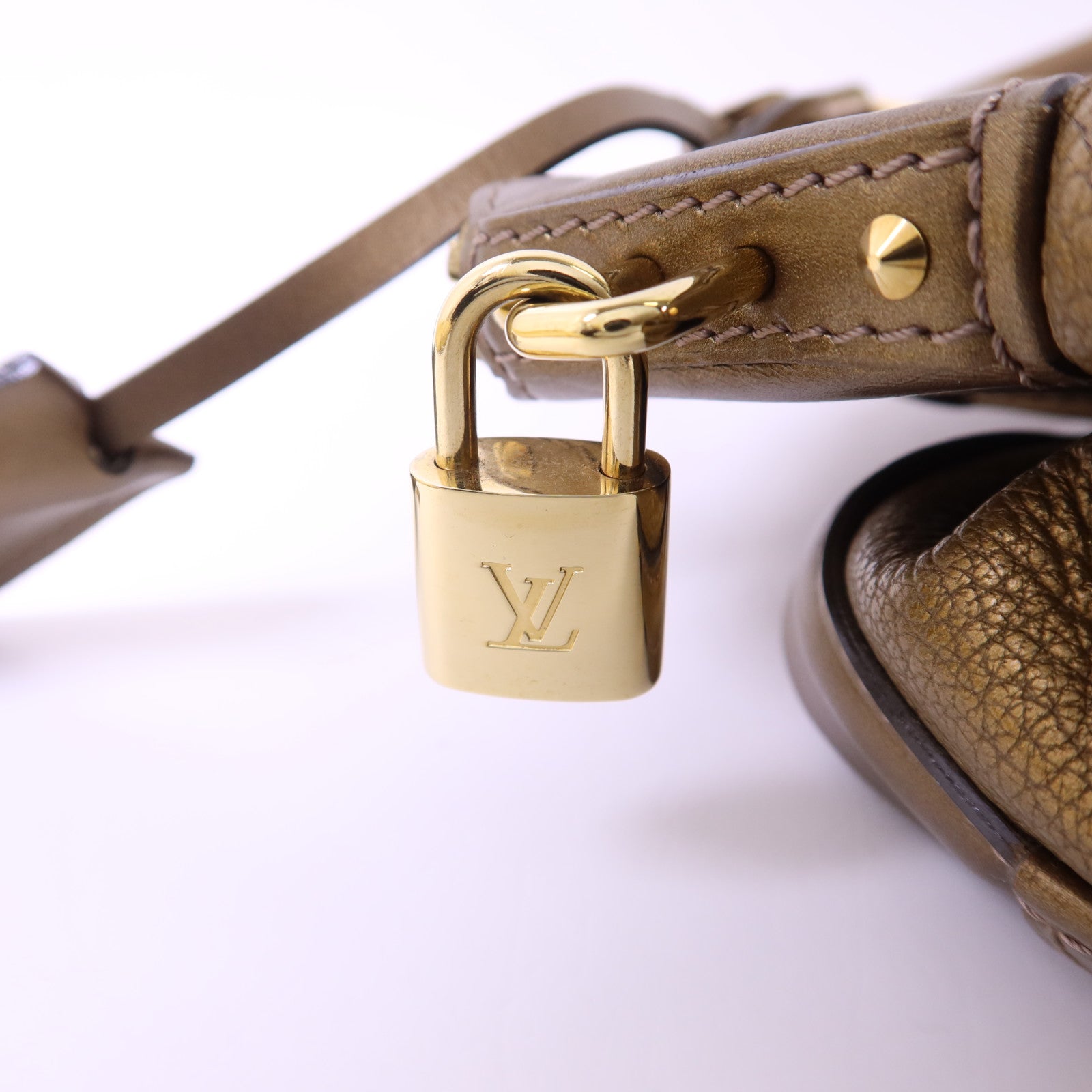 LOUIS VUITTON Suhali Lockit PM金扣手挽袋