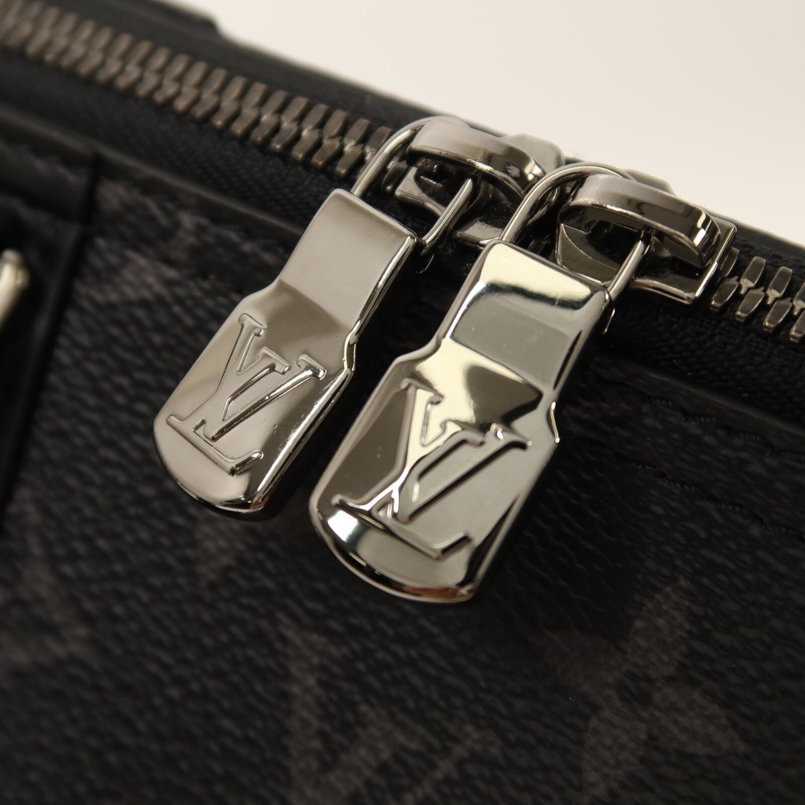 LOUIS VUITTON Monogram Eclipse City Keepall銀扣手挽肩背兩用袋