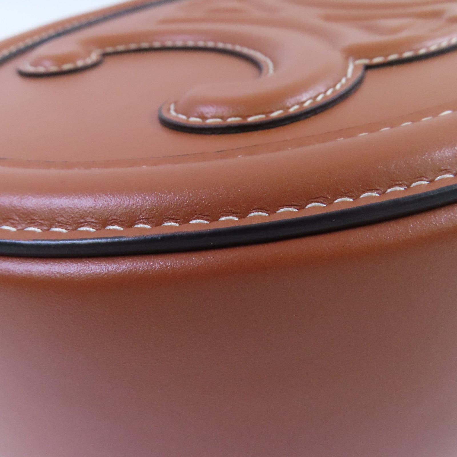CELINE 牛皮皮革Oval Cuir Triomphe Shoulder Bag金扣肩背袋啡色