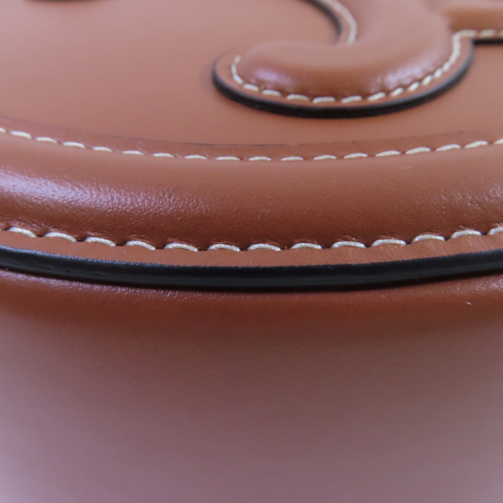 CELINE 牛皮皮革Oval Cuir Triomphe Shoulder Bag金扣肩背袋啡色